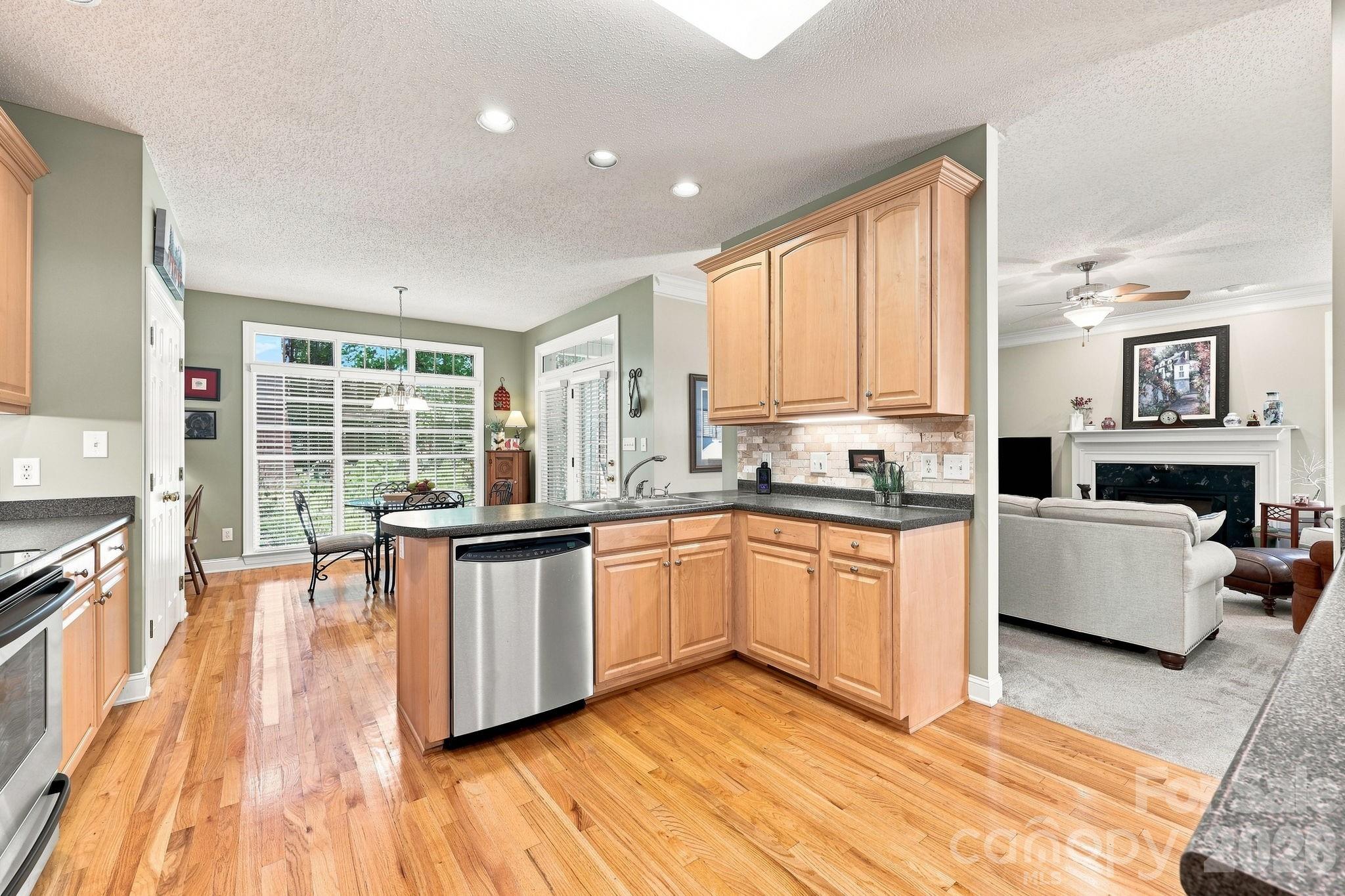 1075 Glenfield Drive Property Photo 15
