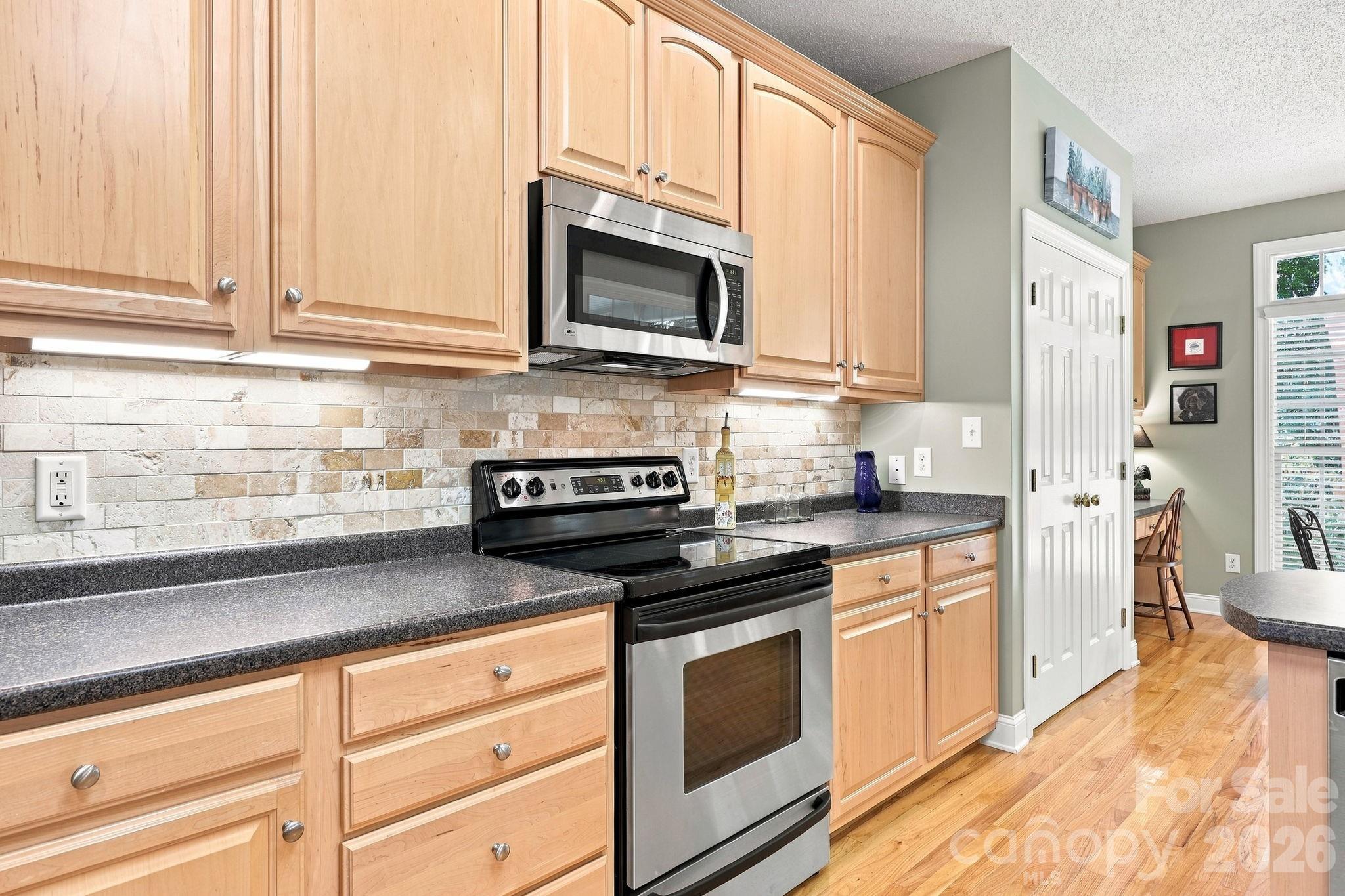 1075 Glenfield Drive Property Photo 16