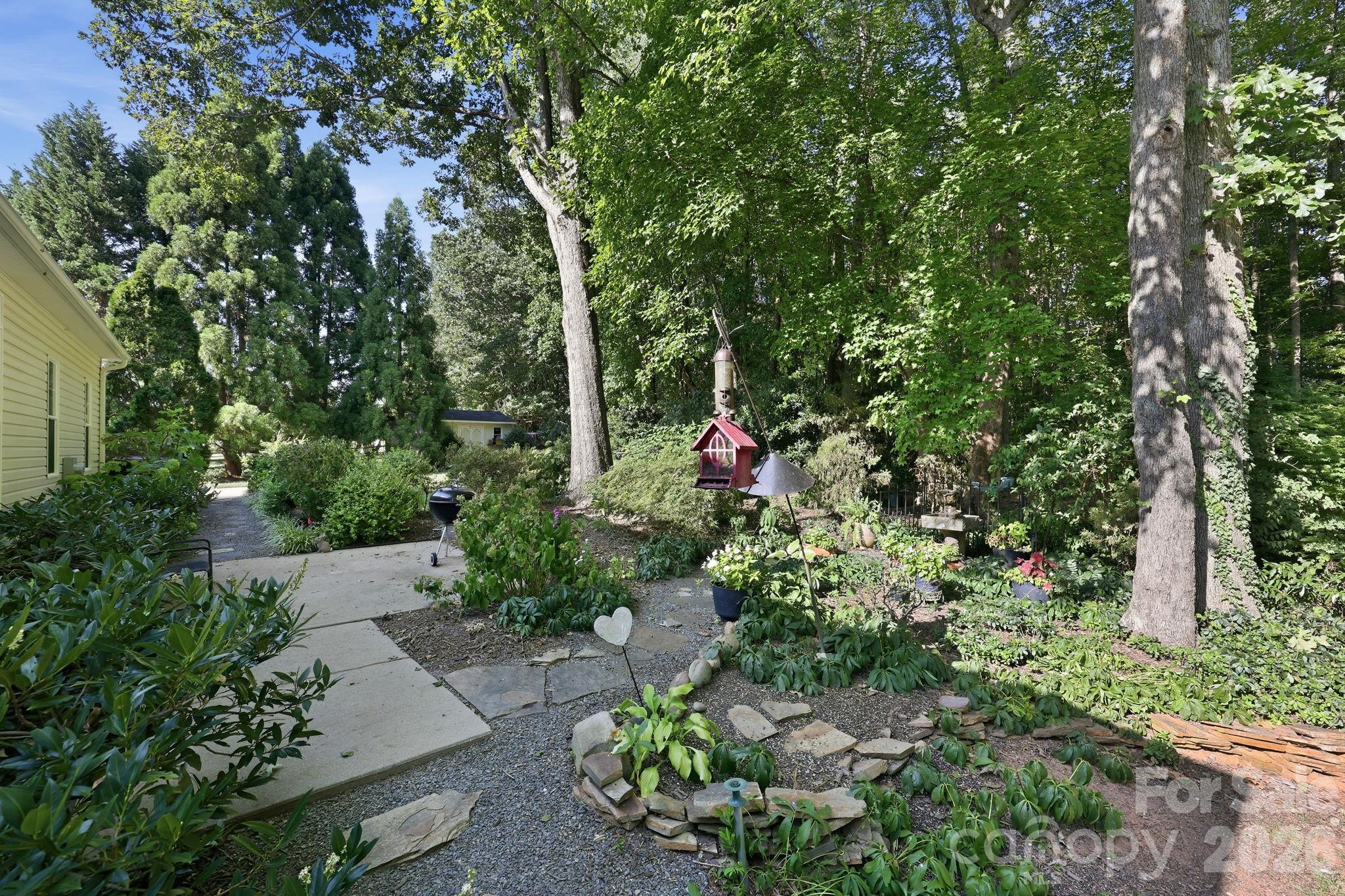 1075 Glenfield Drive Property Photo 38