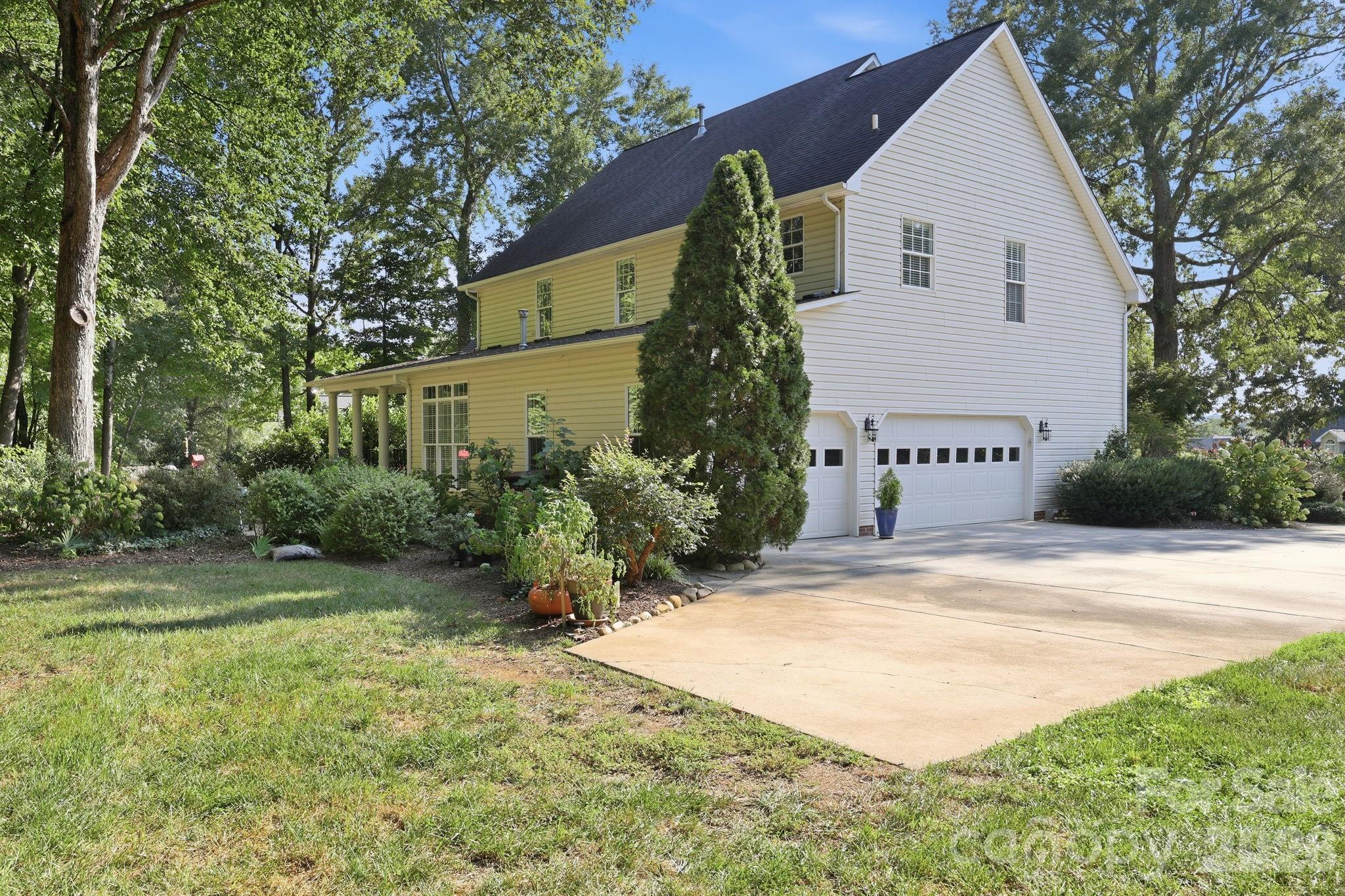 1075 Glenfield Drive Property Photo 39