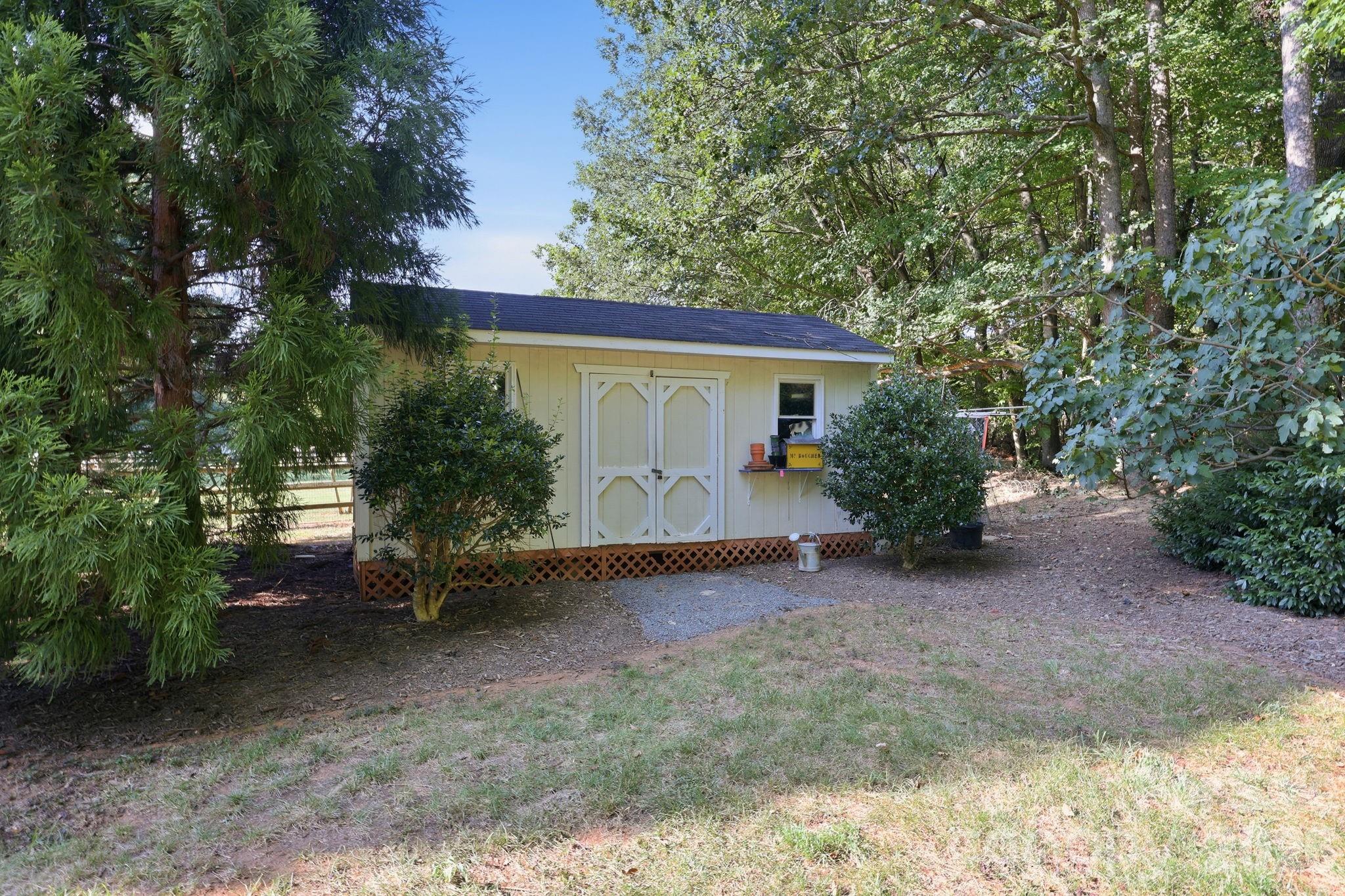 1075 Glenfield Drive Property Photo 40