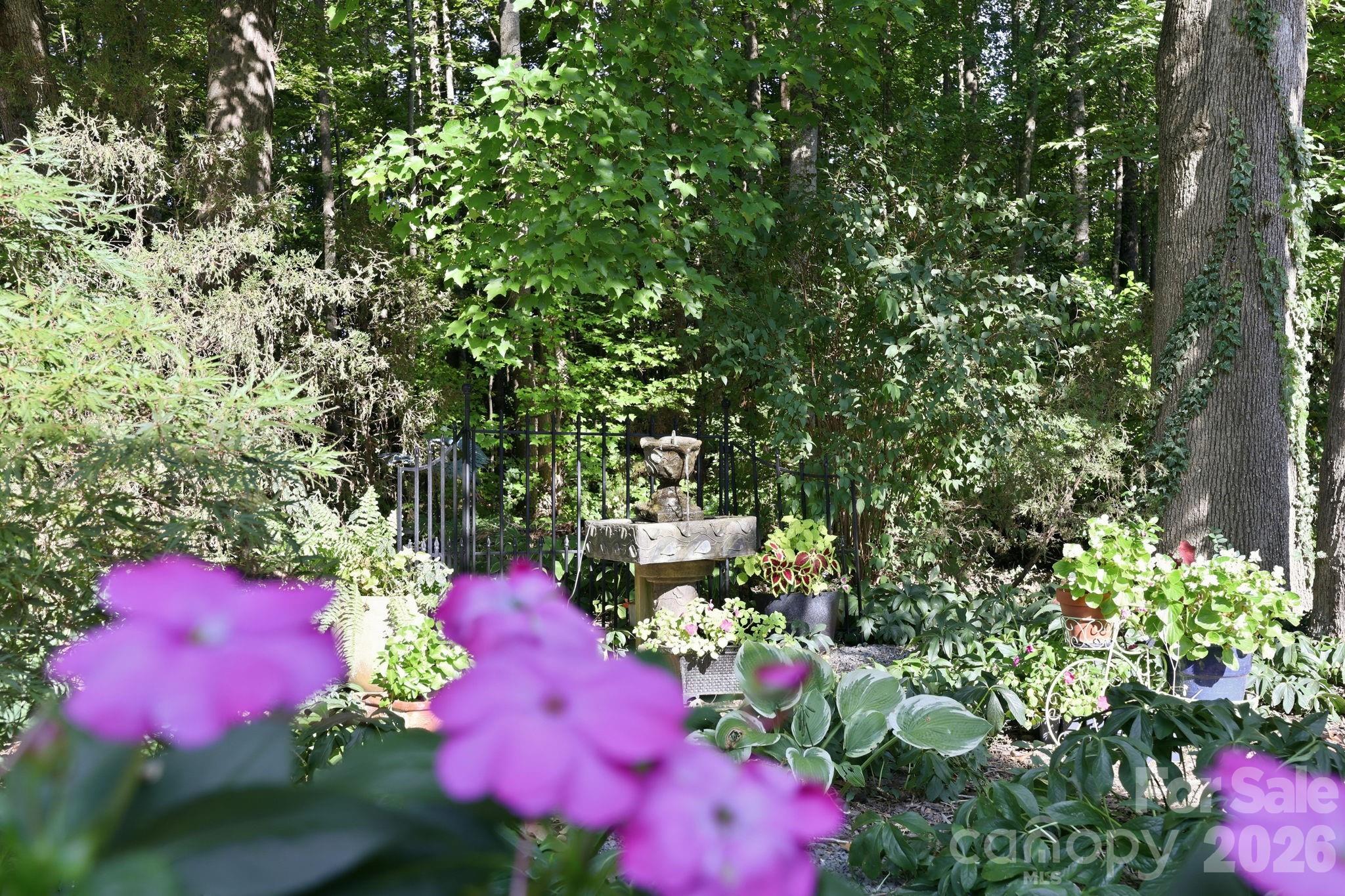 1075 Glenfield Drive Property Photo 41
