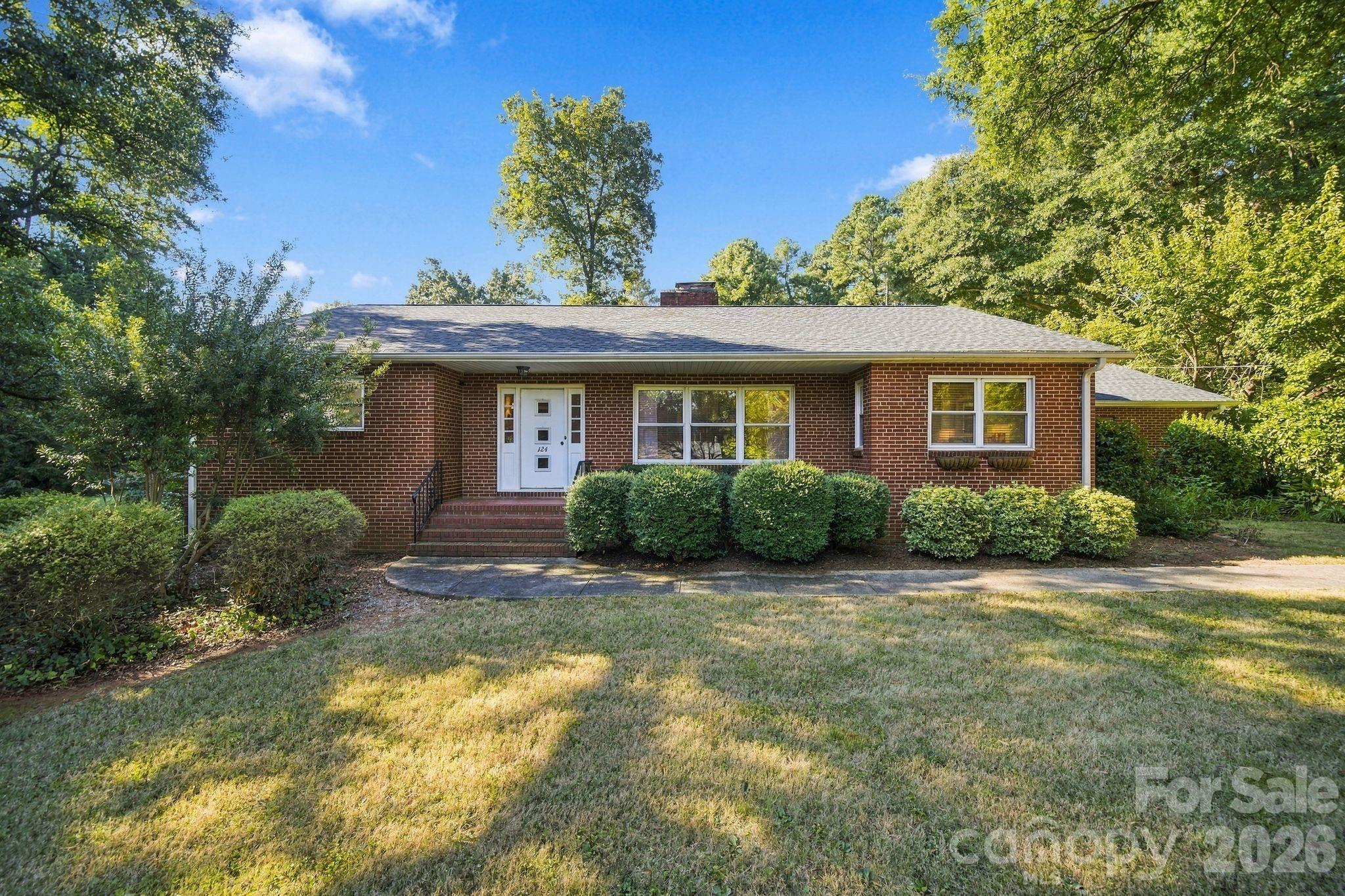 124 Oak Trail Property Photo 2