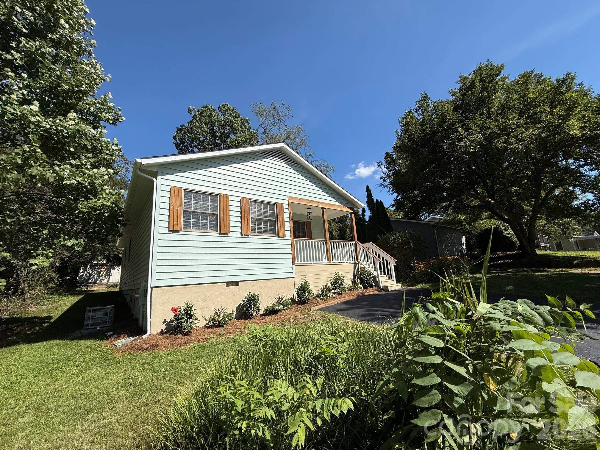153 Locust Court Property Photo 2
