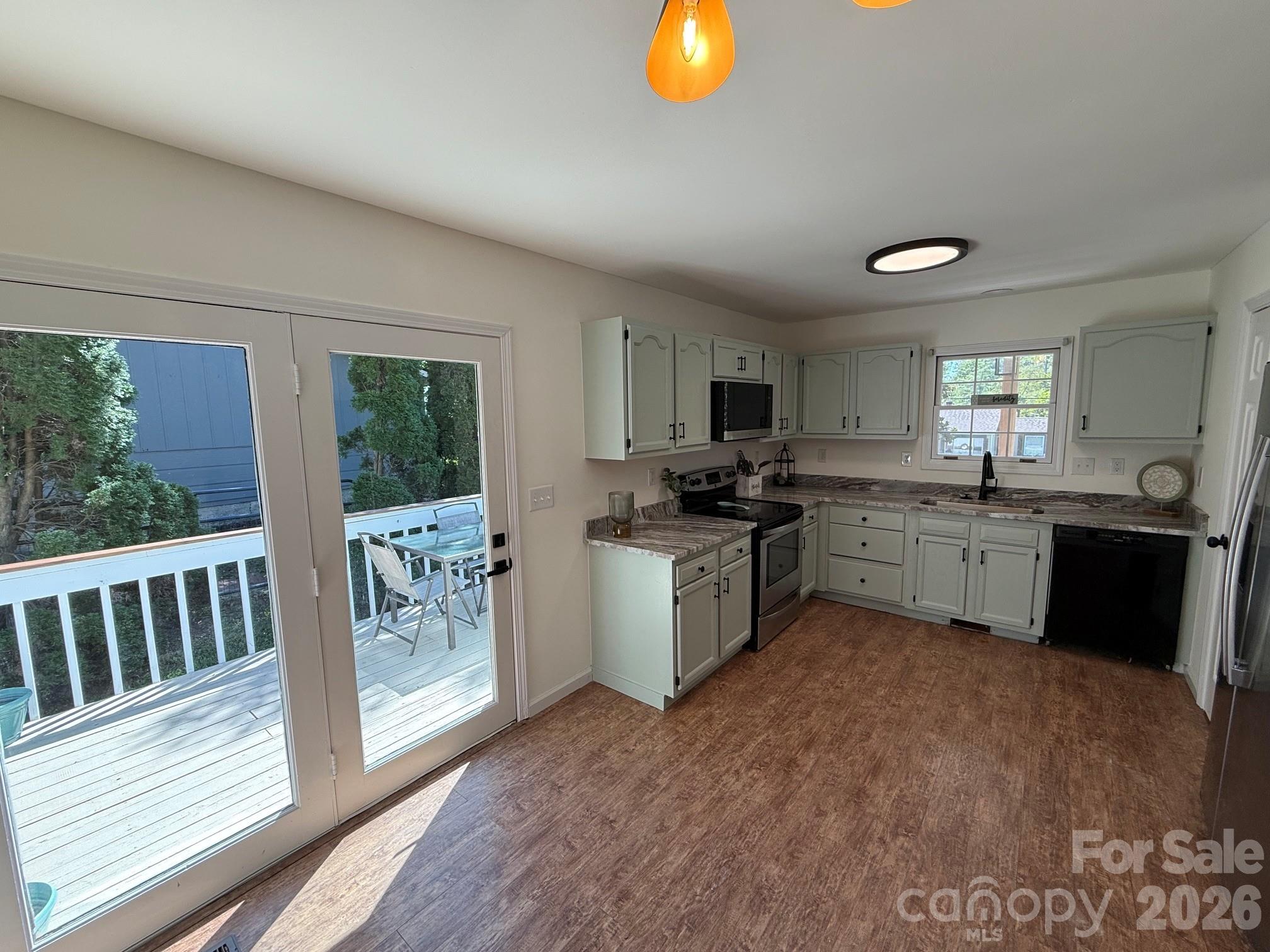 153 Locust Court Property Photo 9