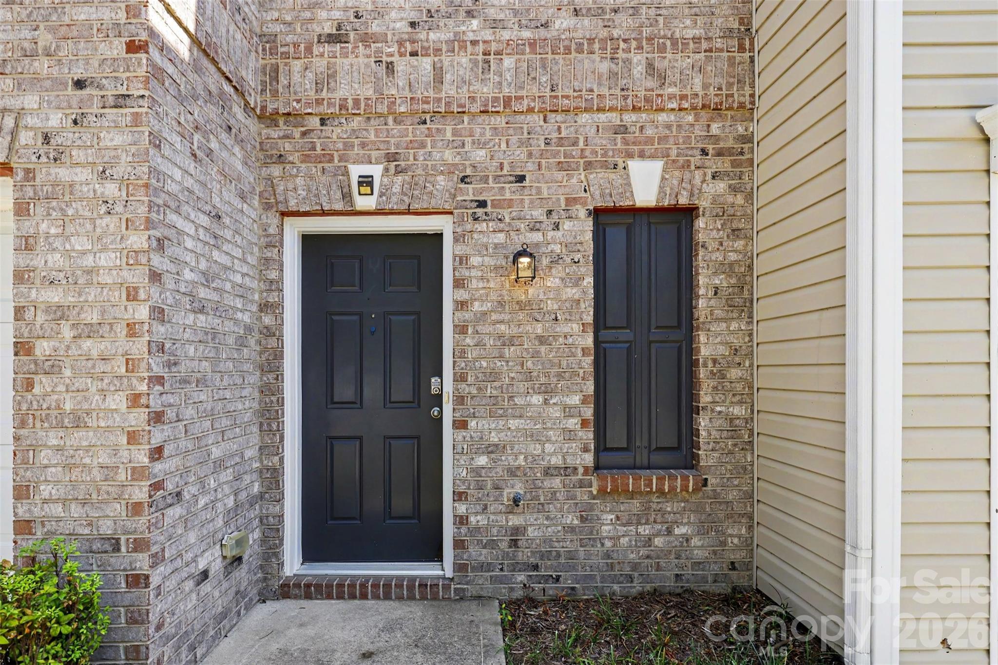 9610 Walkers Glen Drive Property Photo 3