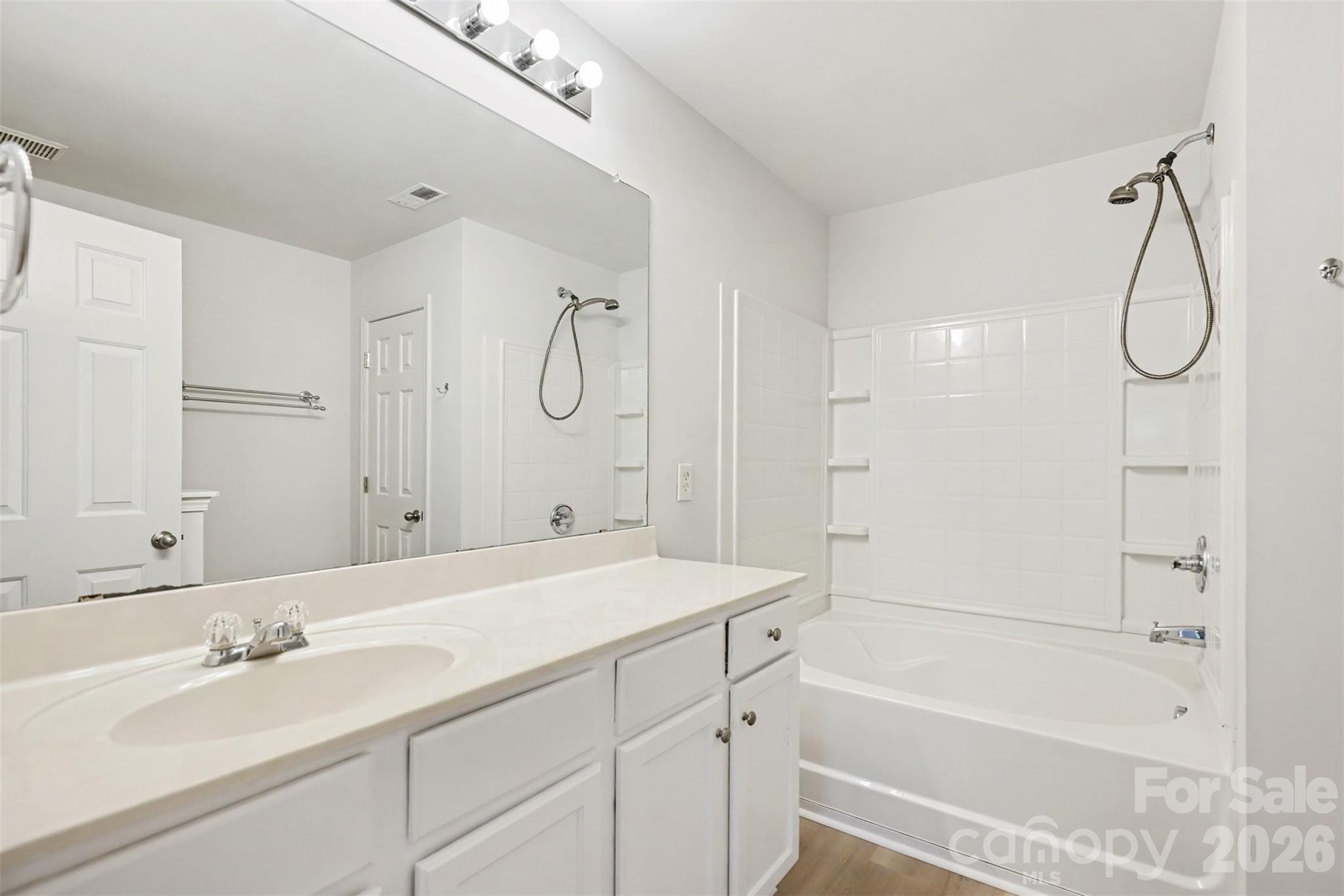 9610 Walkers Glen Drive Property Photo 18
