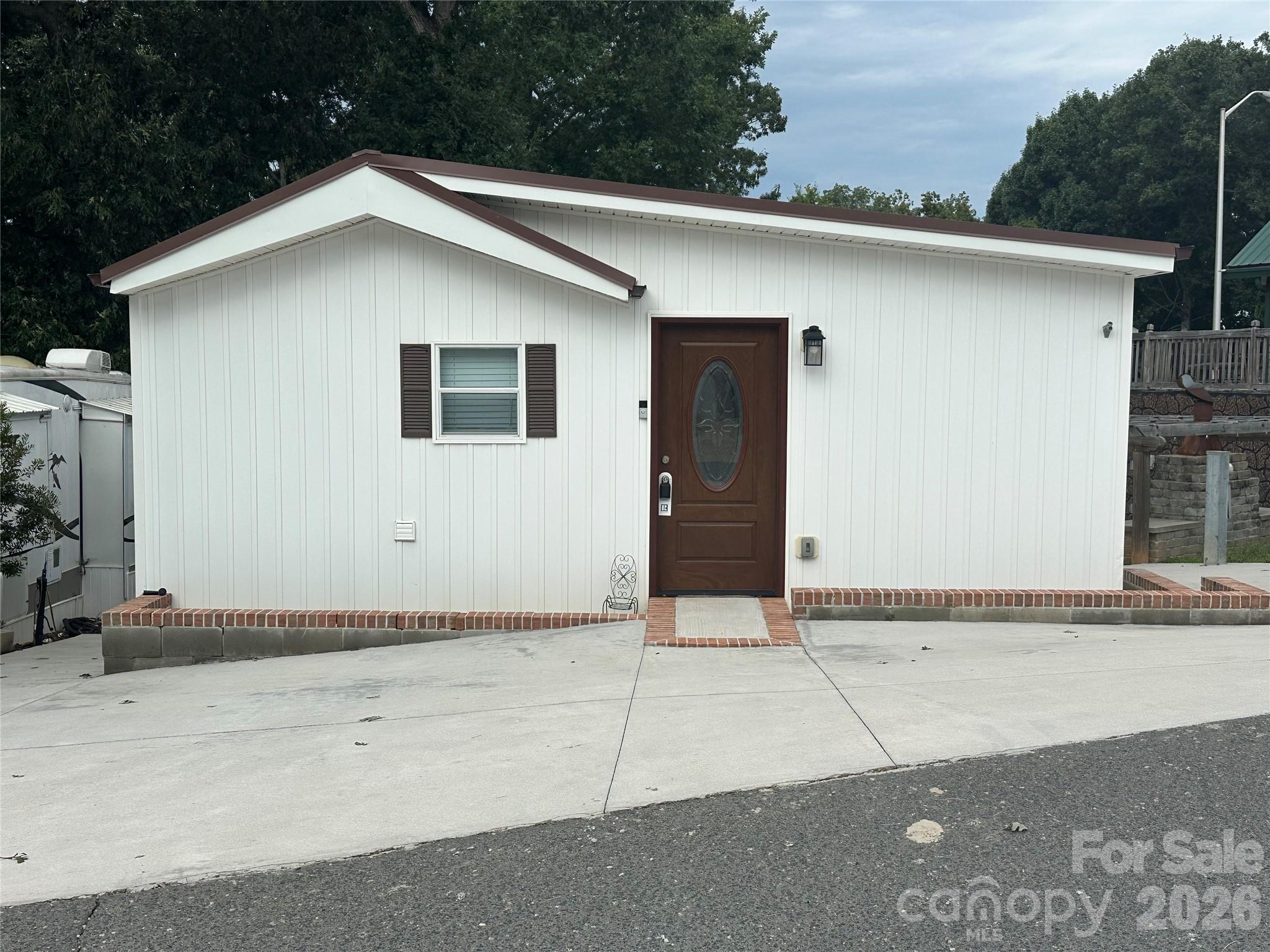 106 Deer Field Drive Property Photo 1
