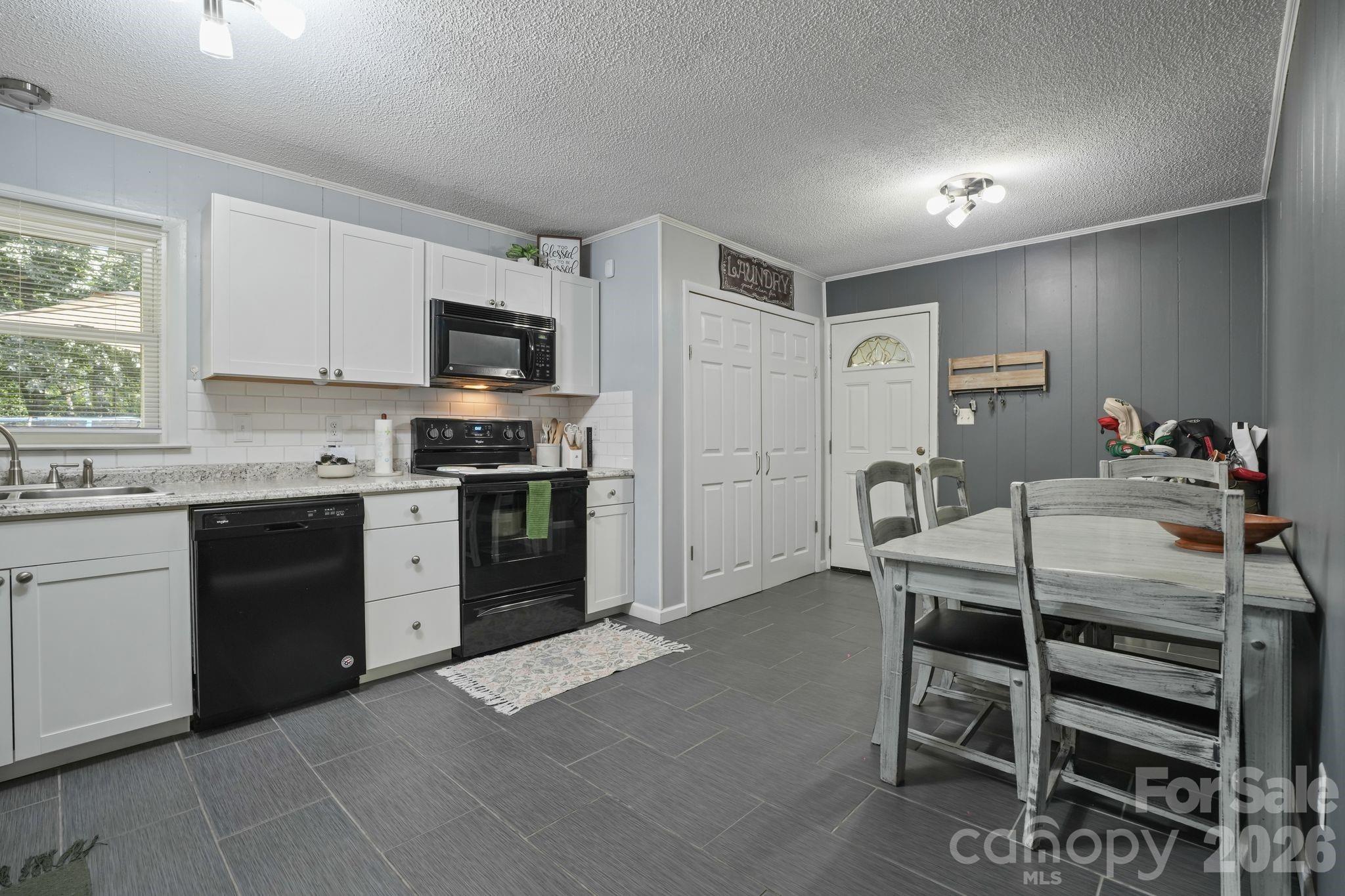 2428 Side Lane Property Photo 5