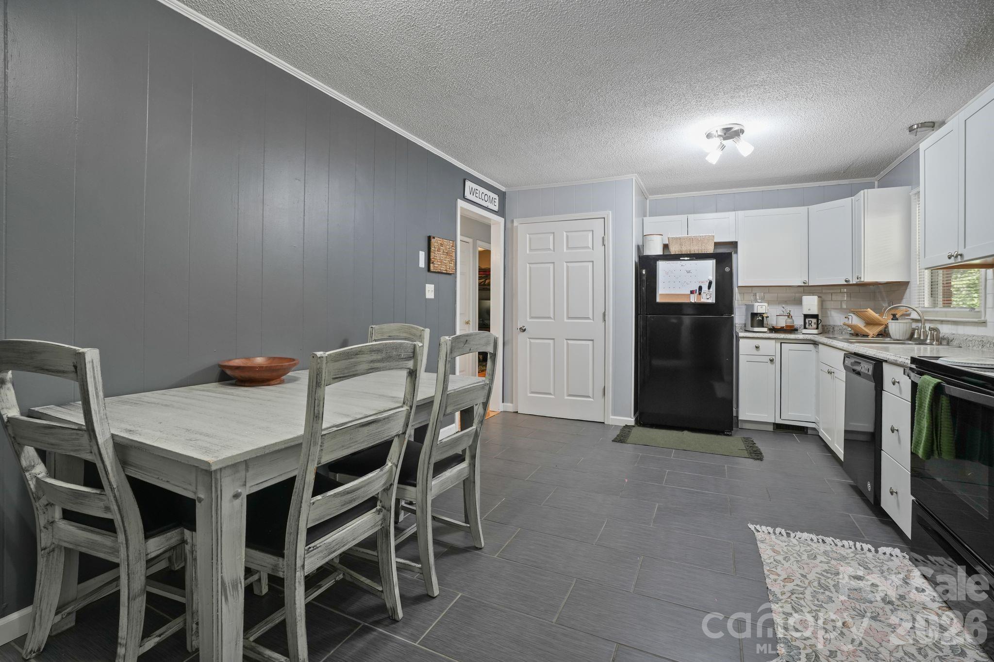 2428 Side Lane Property Photo 6