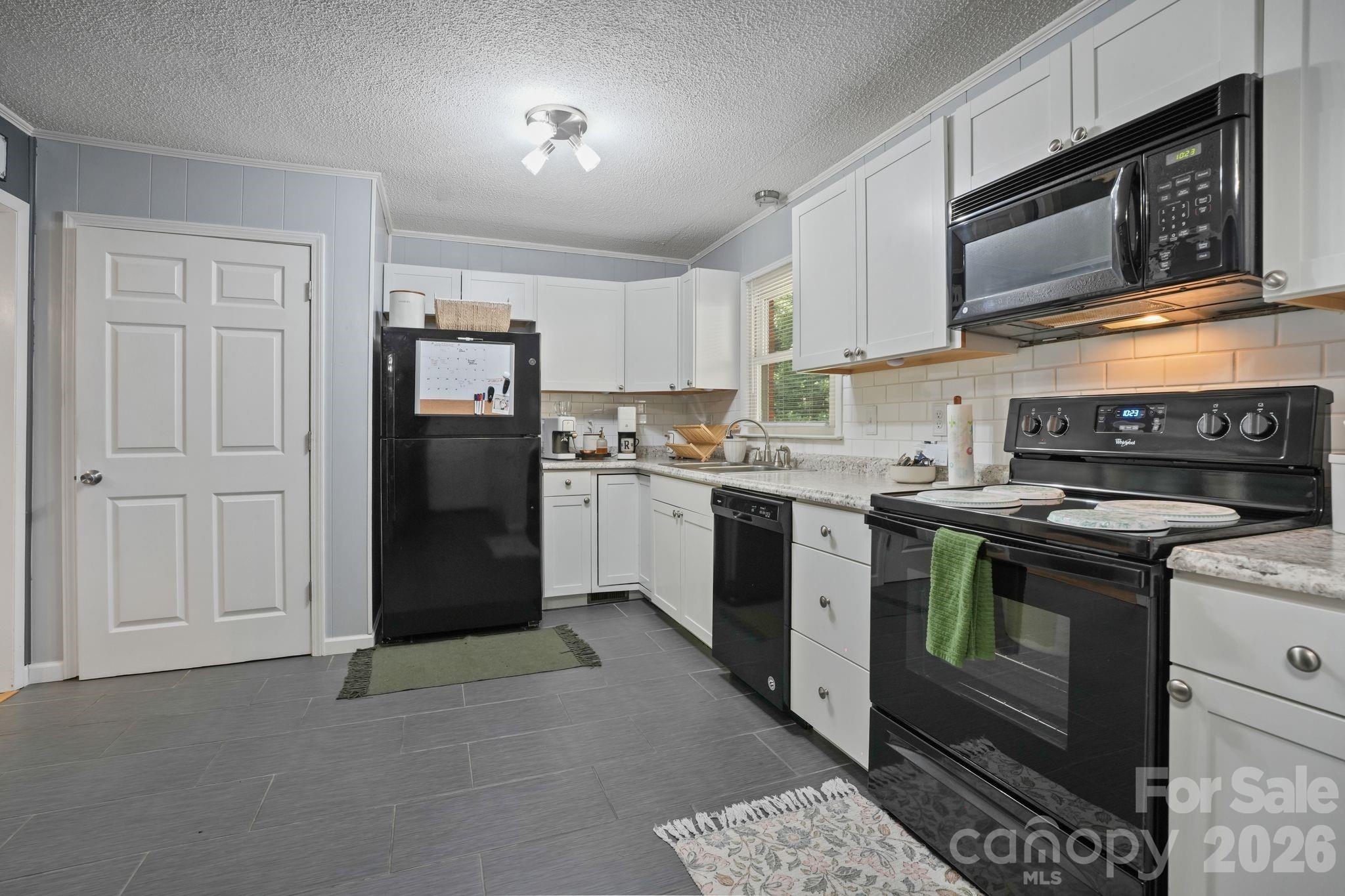 2428 Side Lane Property Photo 7
