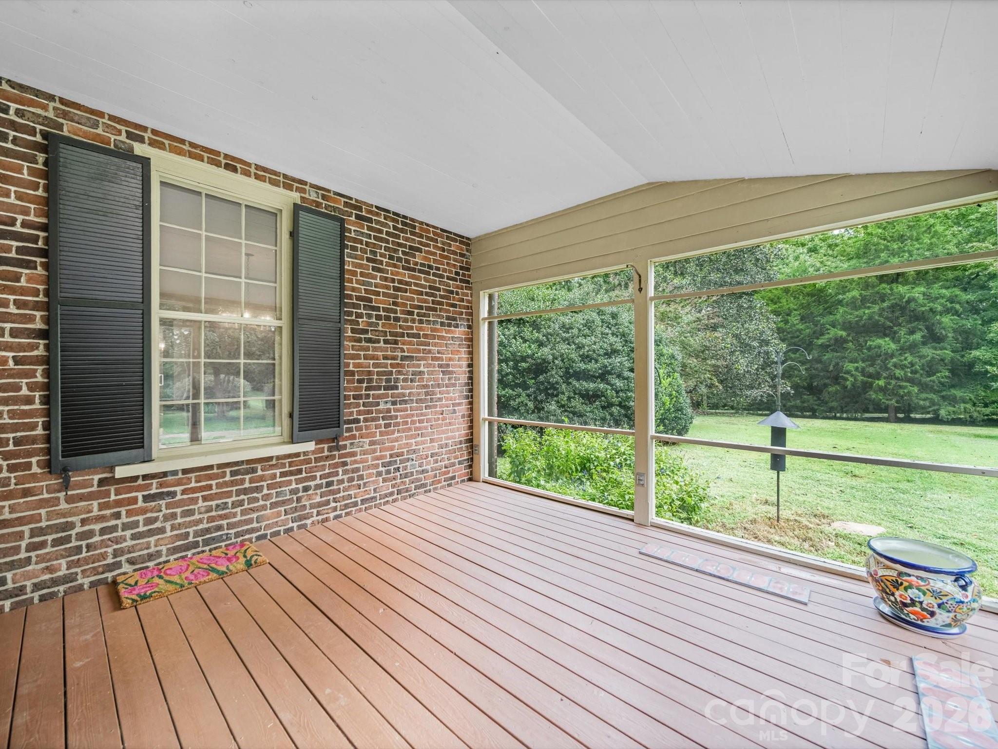290 E Maple Avenue Property Photo 19