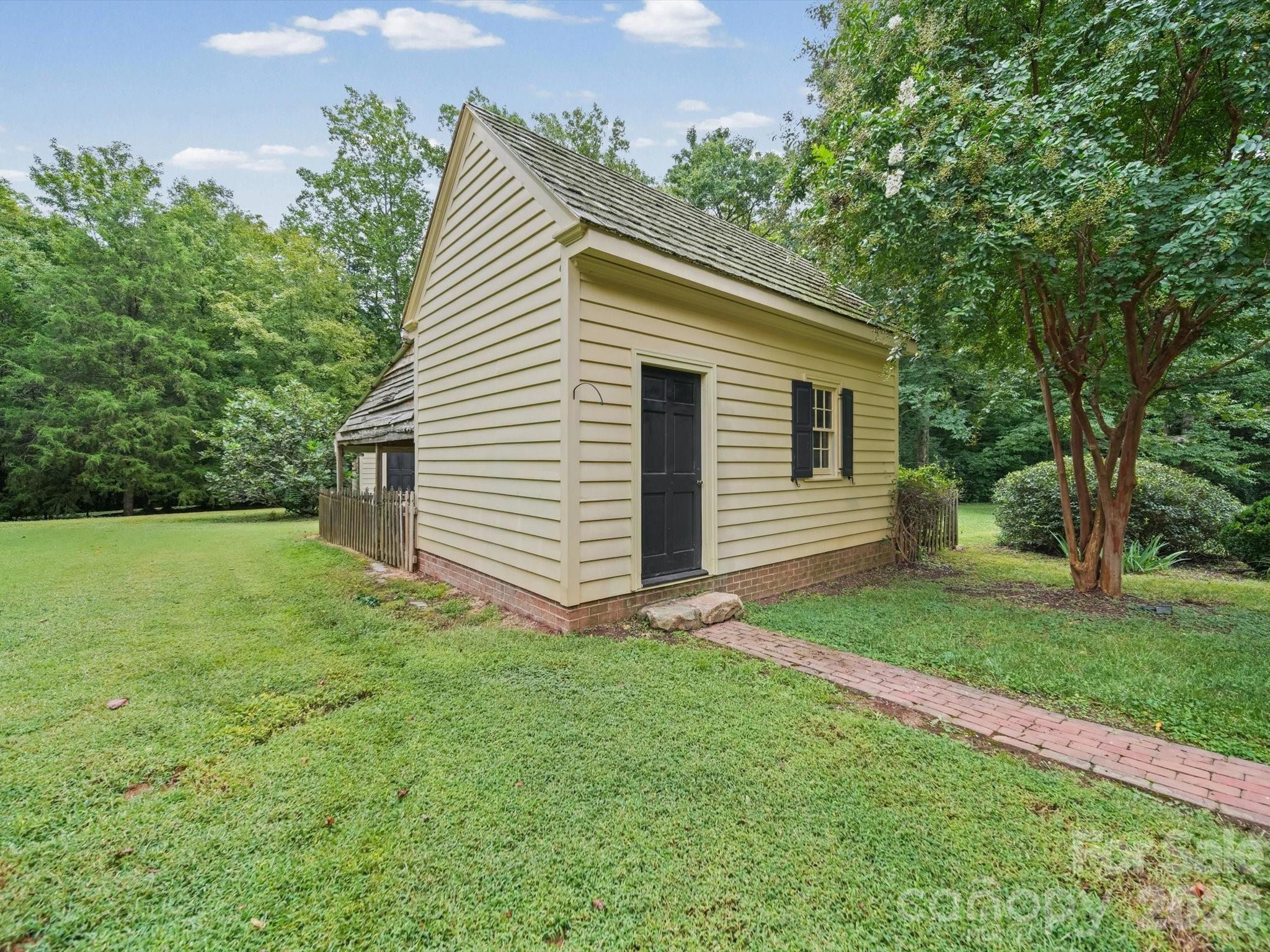 290 E Maple Avenue Property Photo 35
