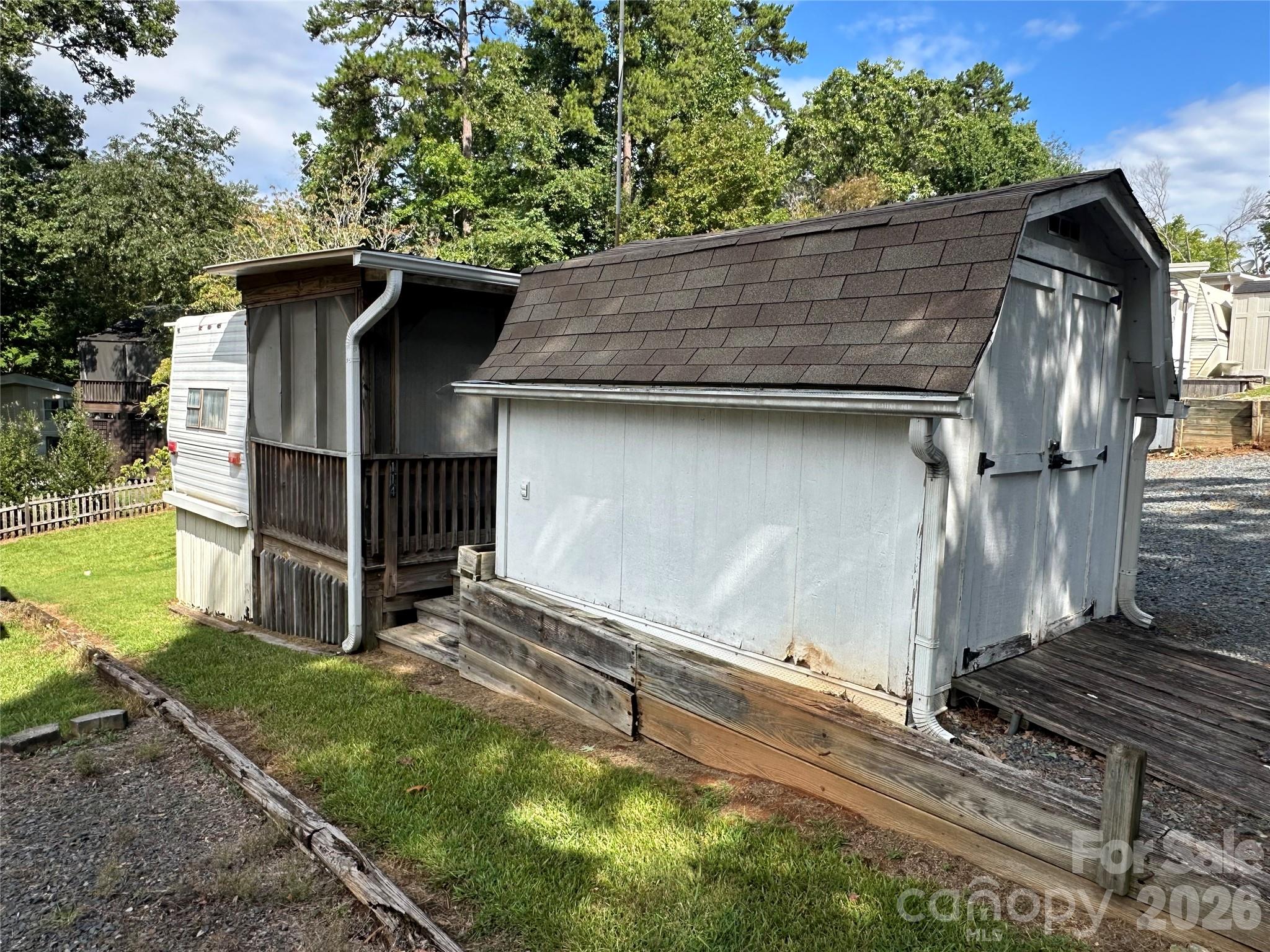 114 Pine Street Property Photo 3