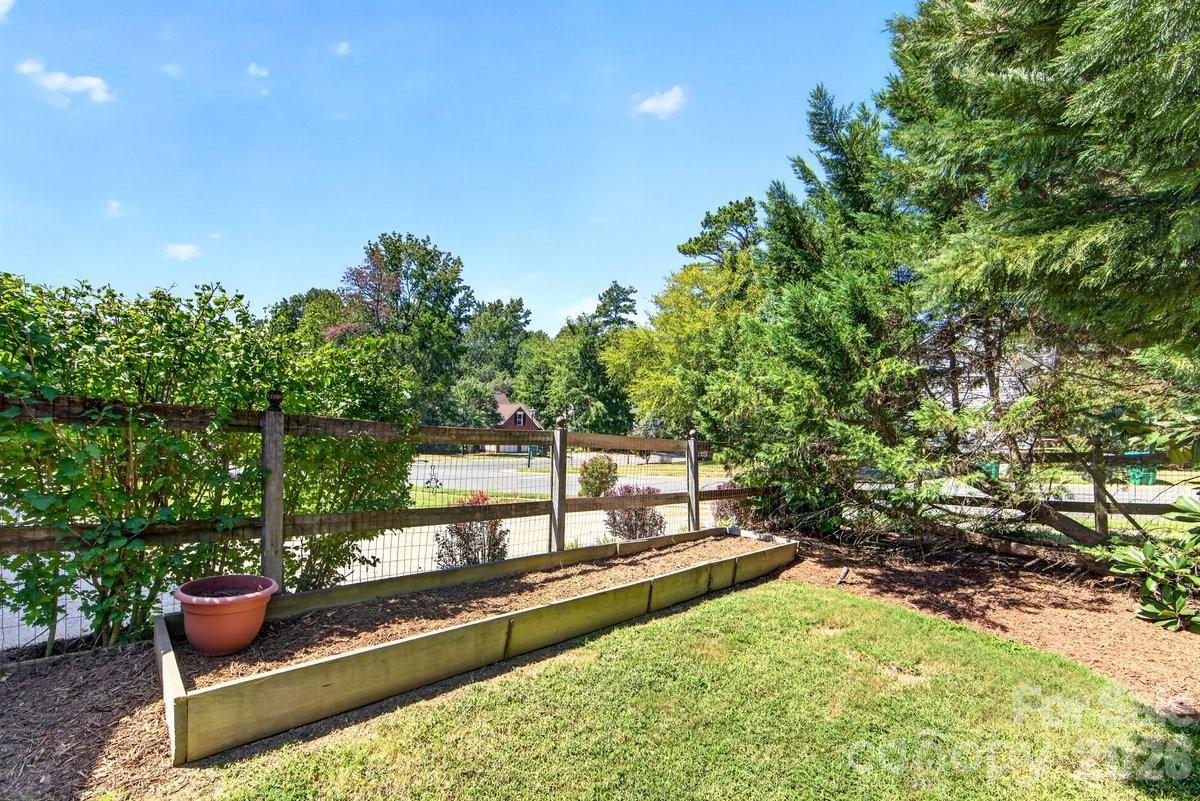 2901 Firewood Drive Property Photo 39