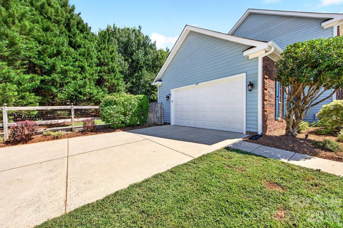 2901 Firewood Drive Property Photo 43