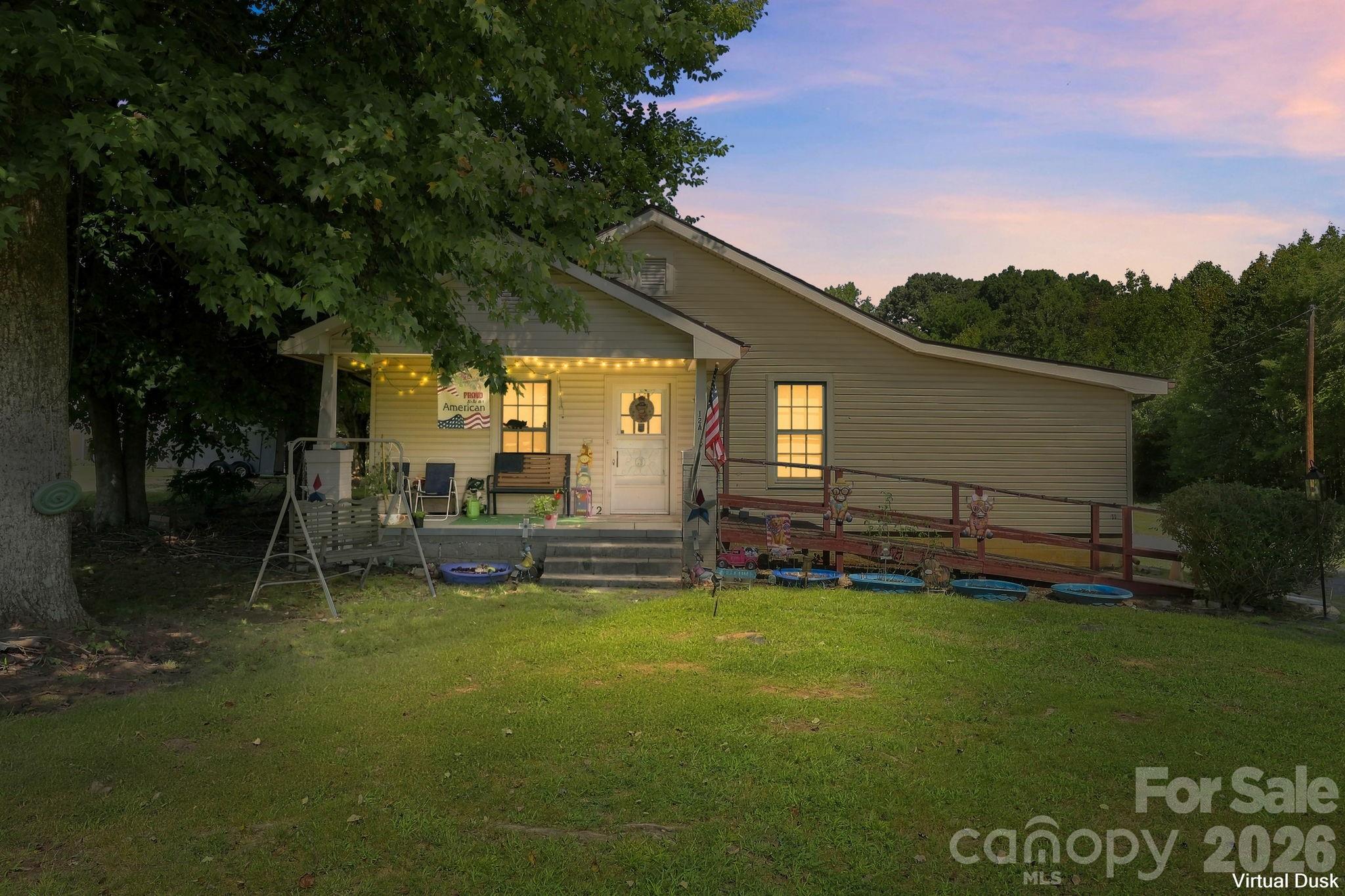 512 W Bank Street Property Photo 1