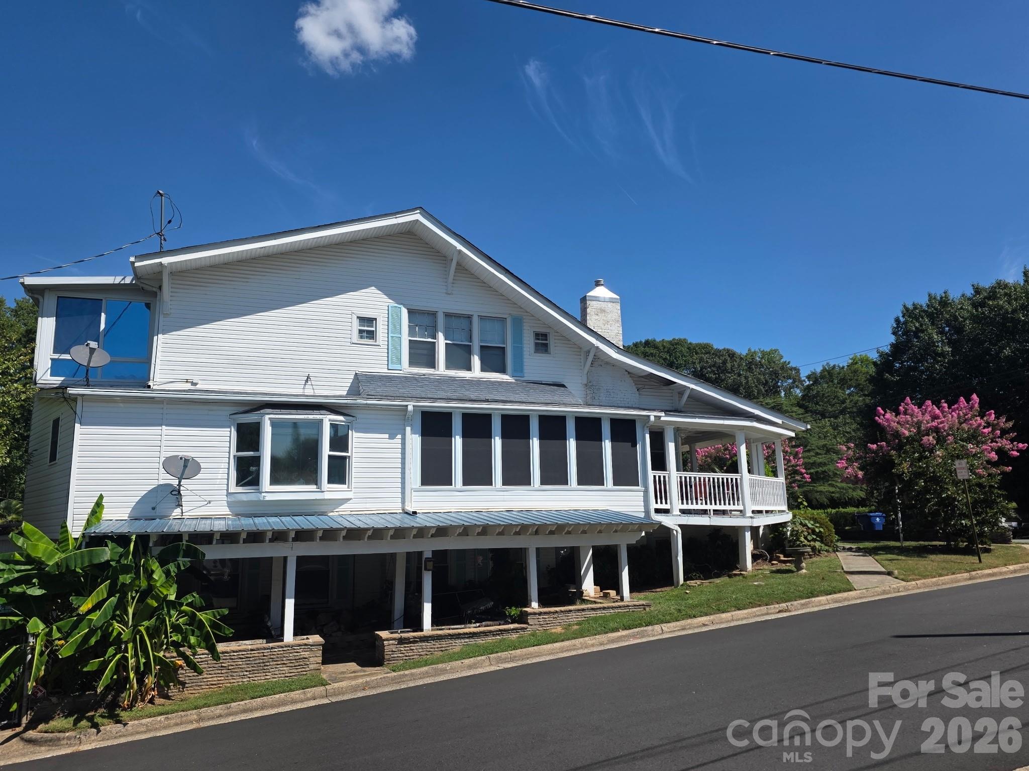 113 N Central Avenue Property Photo 6