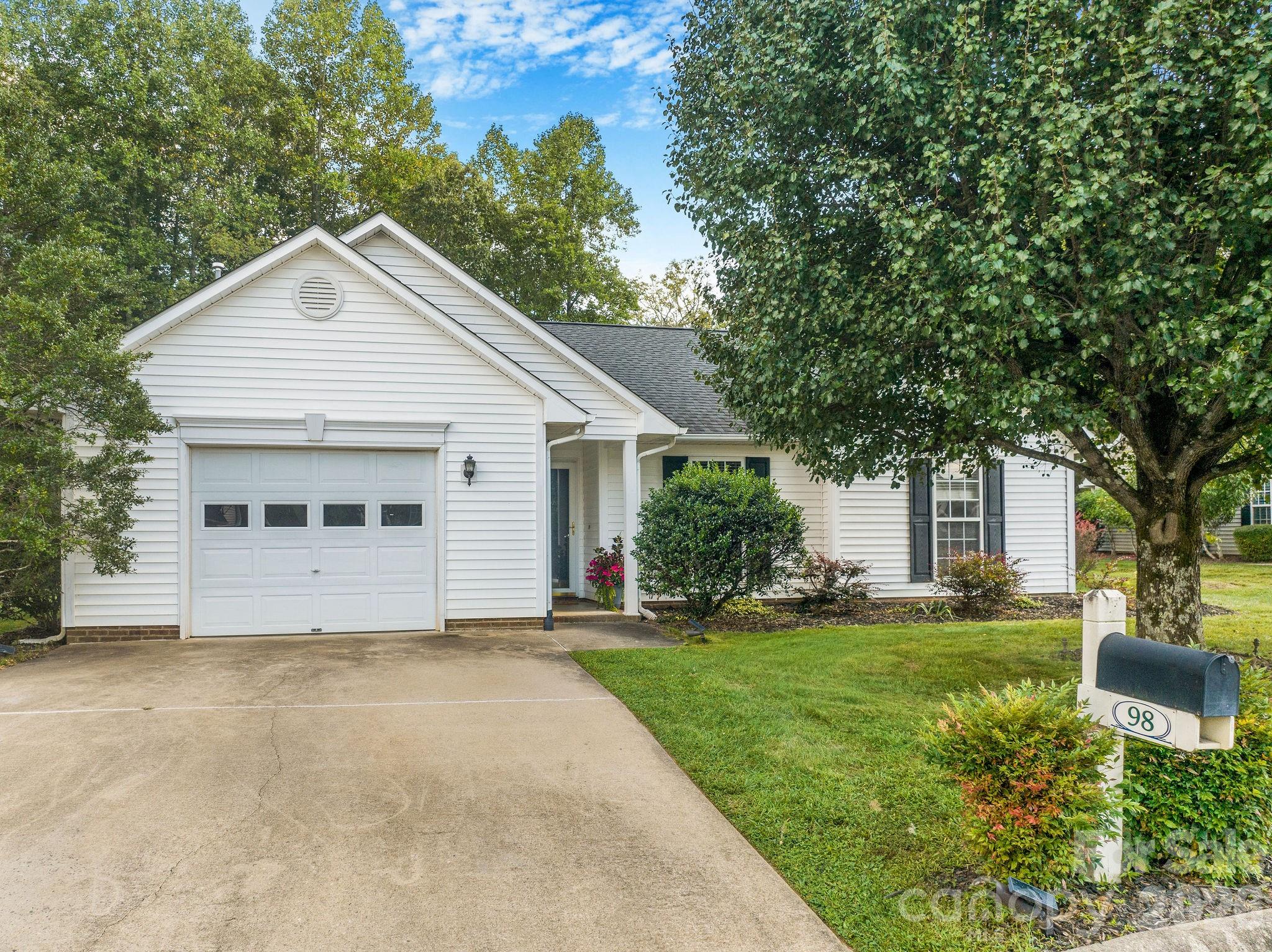 98 Stonehollow Road Property Photo 2
