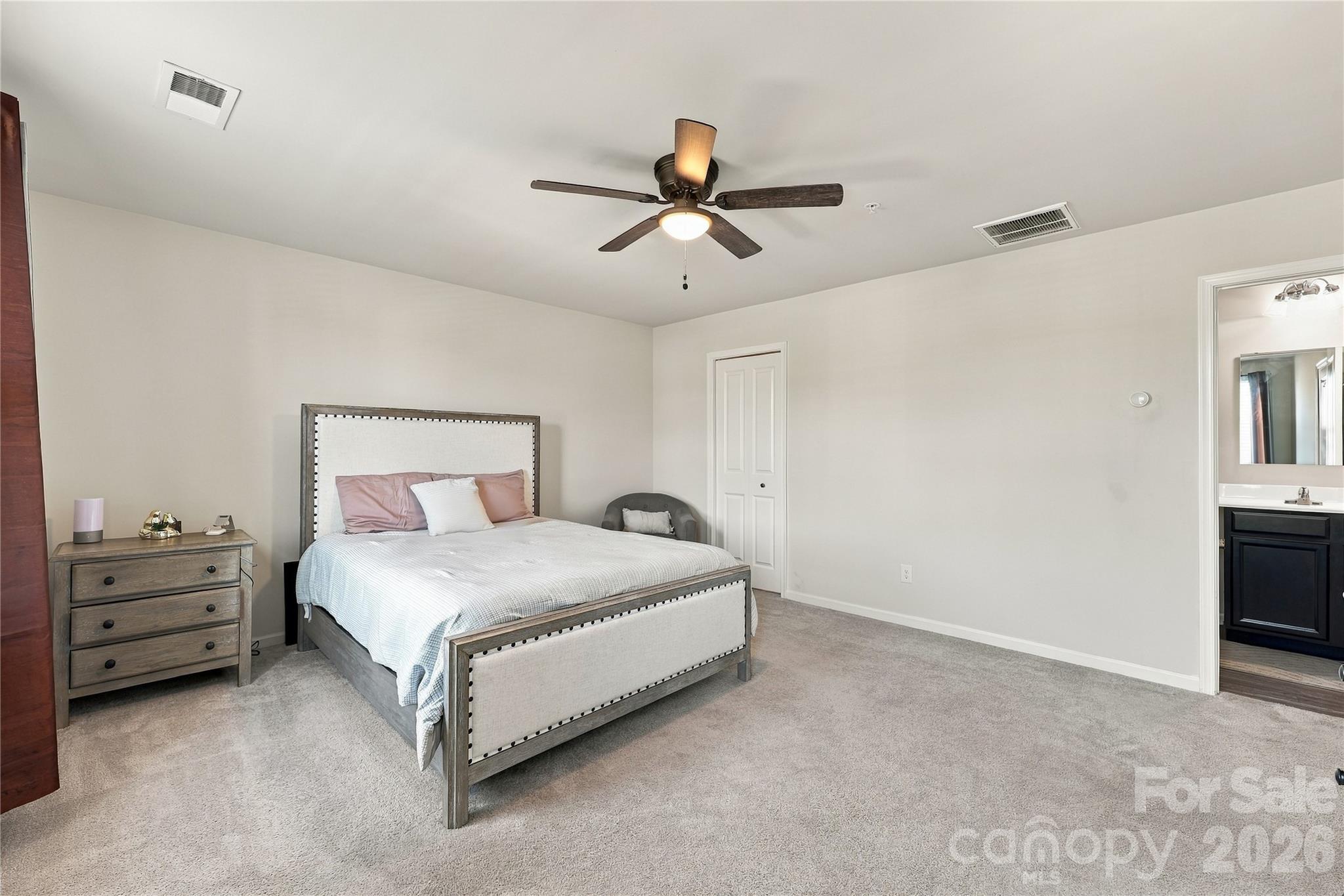 2438 Thorn Spring Lane Property Photo 14