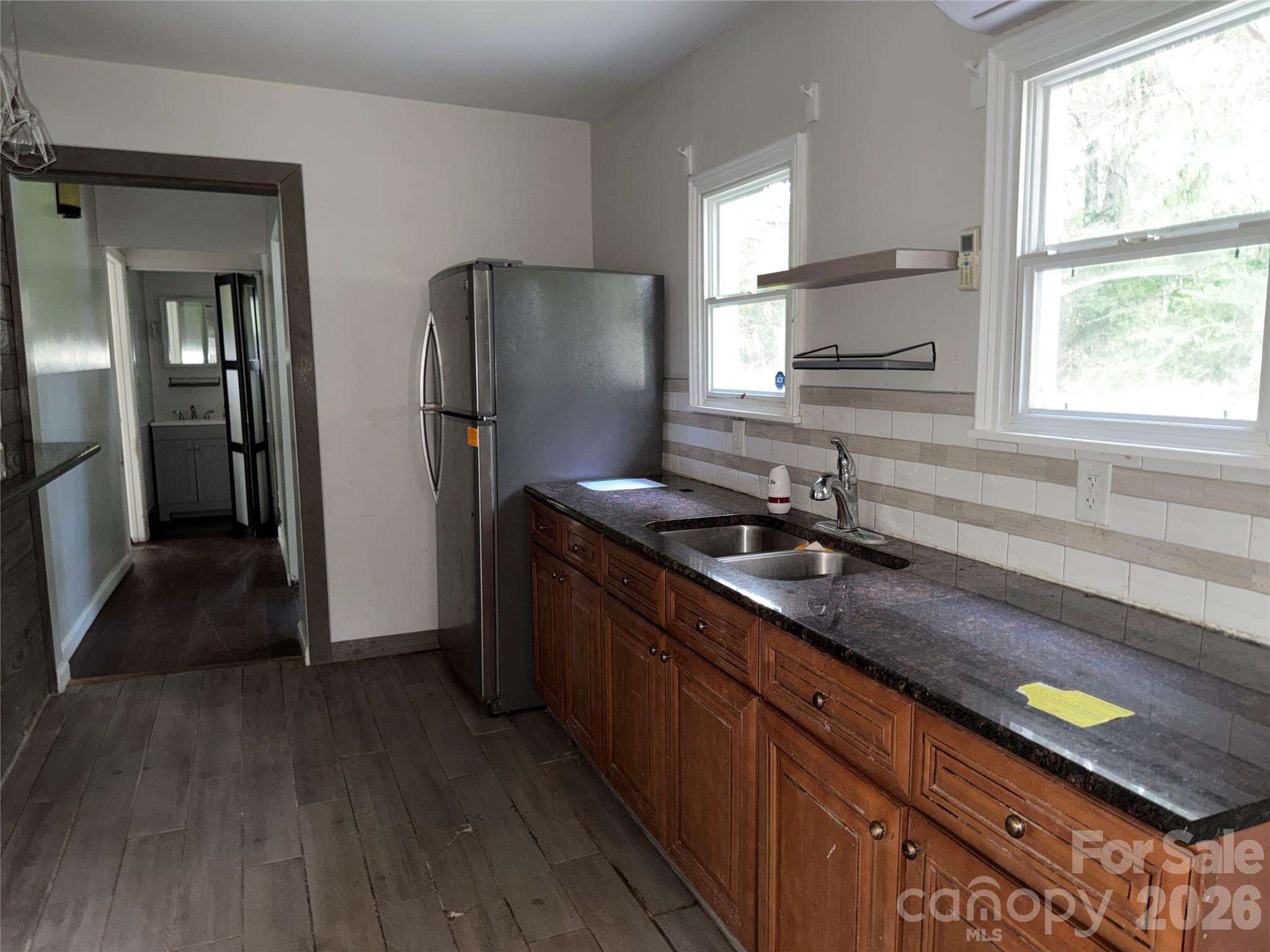 1442 School Street Property Photo 4