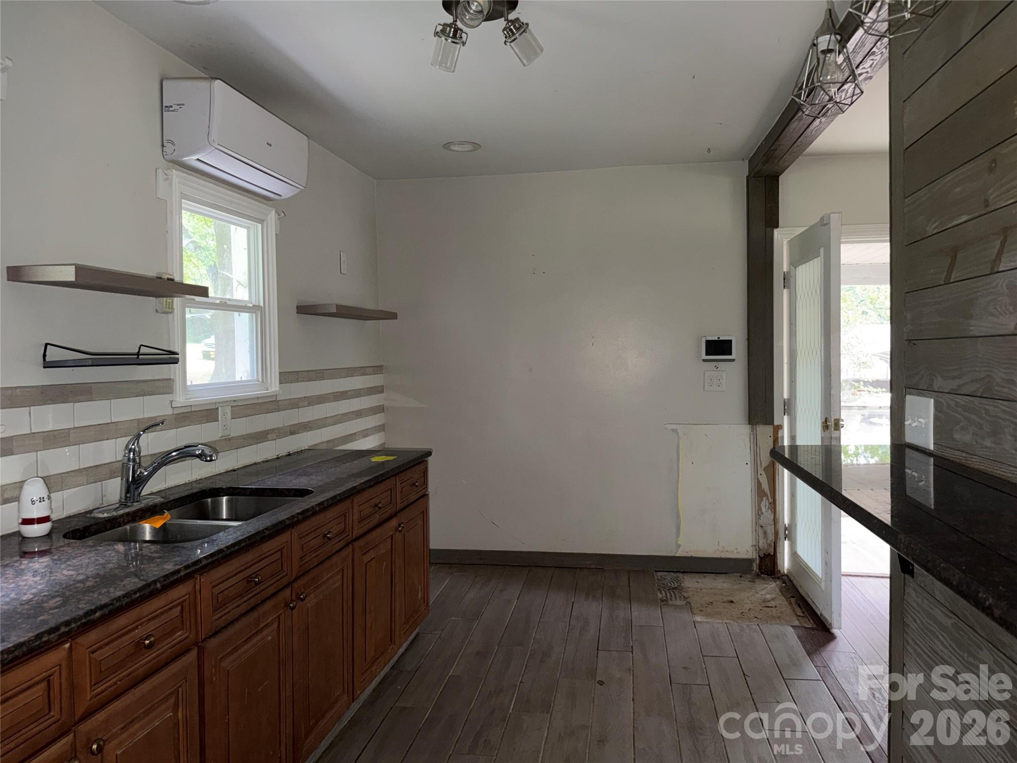 1442 School Street Property Photo 5