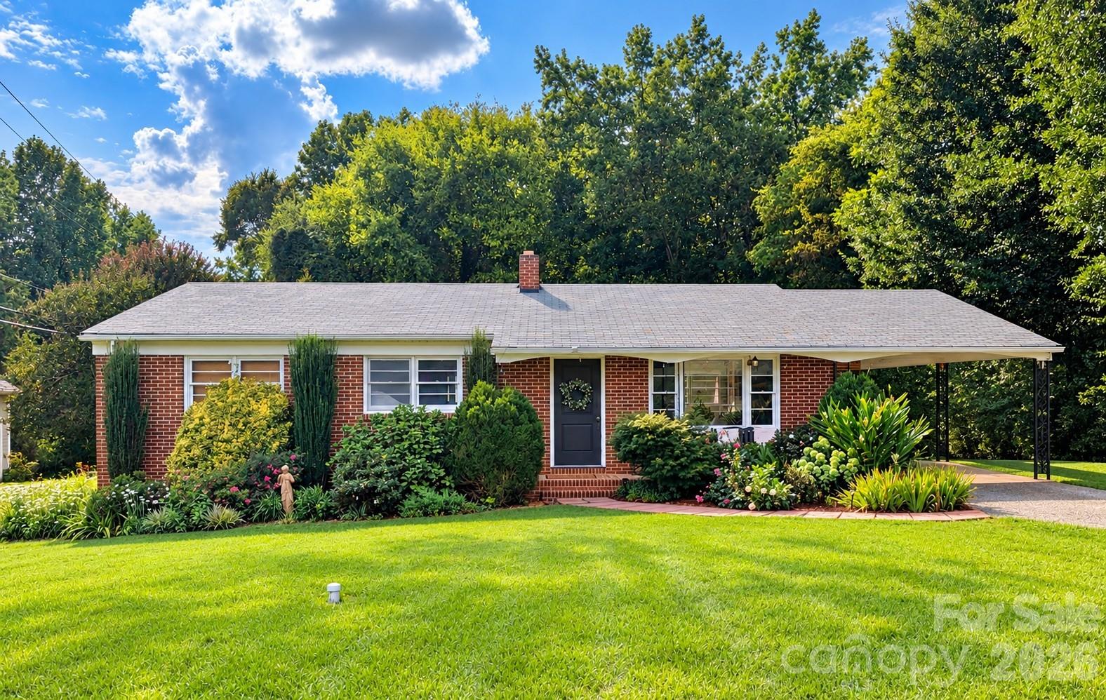 561 Forest Way Drive Property Photo 1