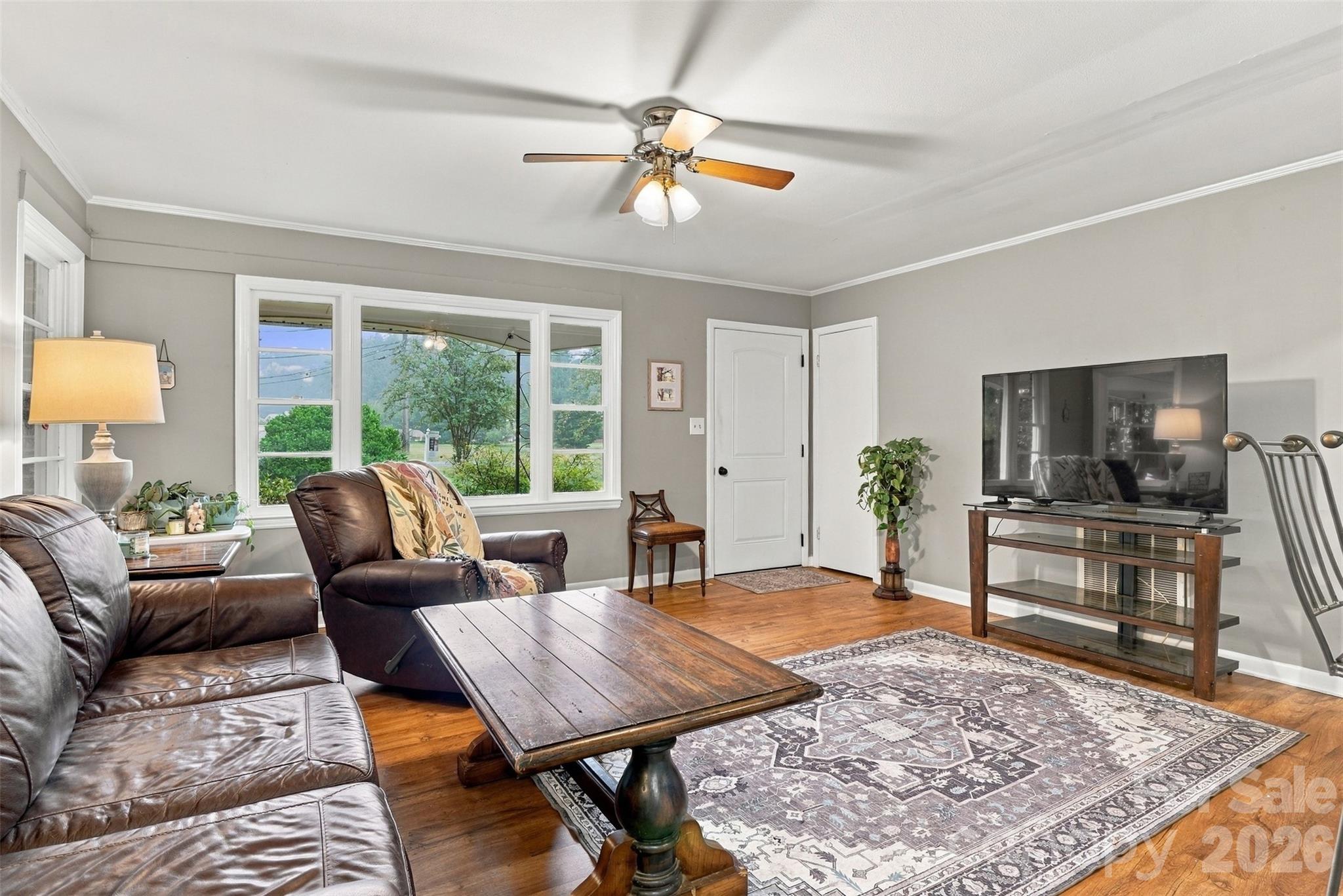 561 Forest Way Drive Property Photo 3