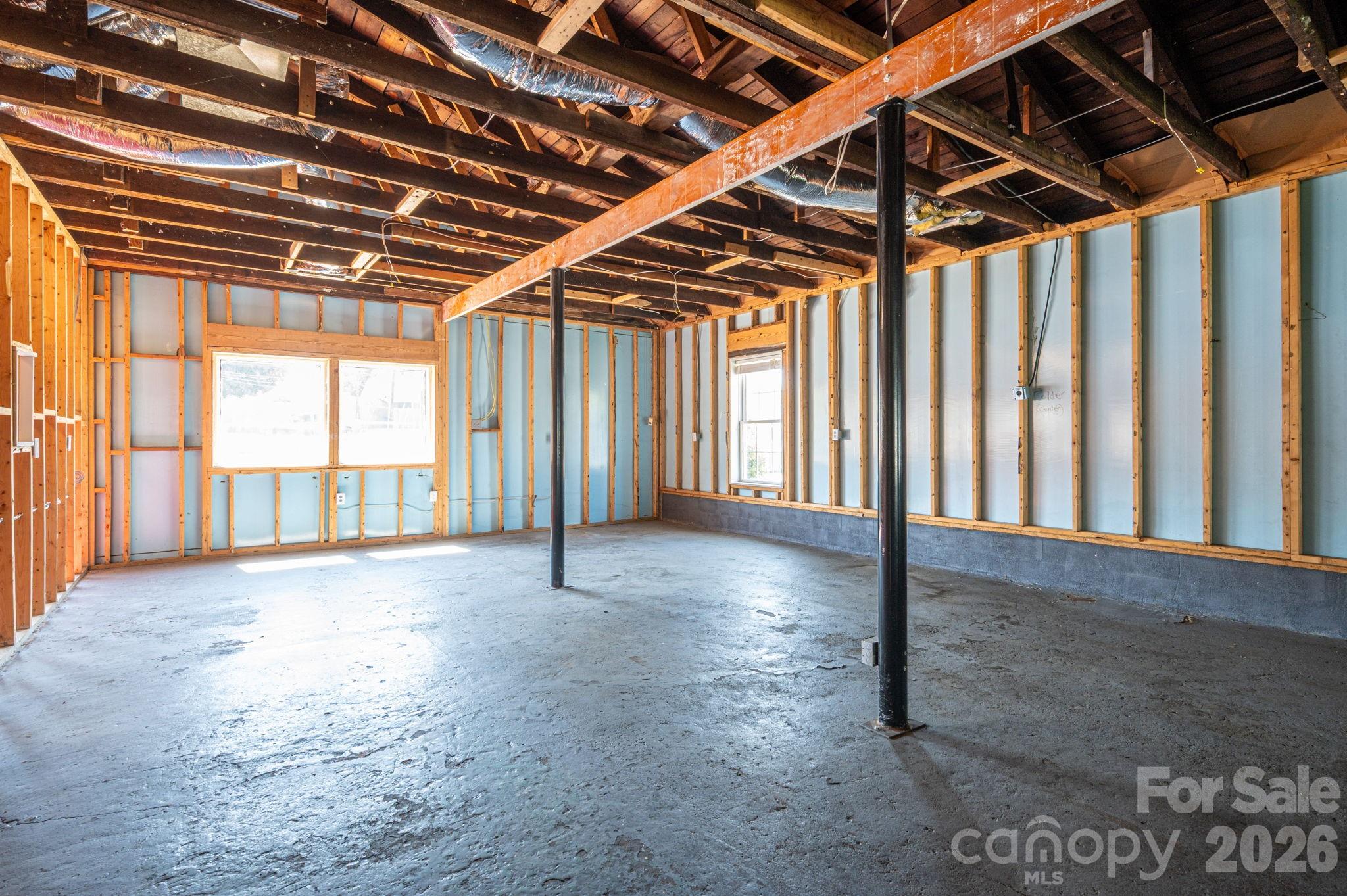 2303 E Main Street Property Photo 10