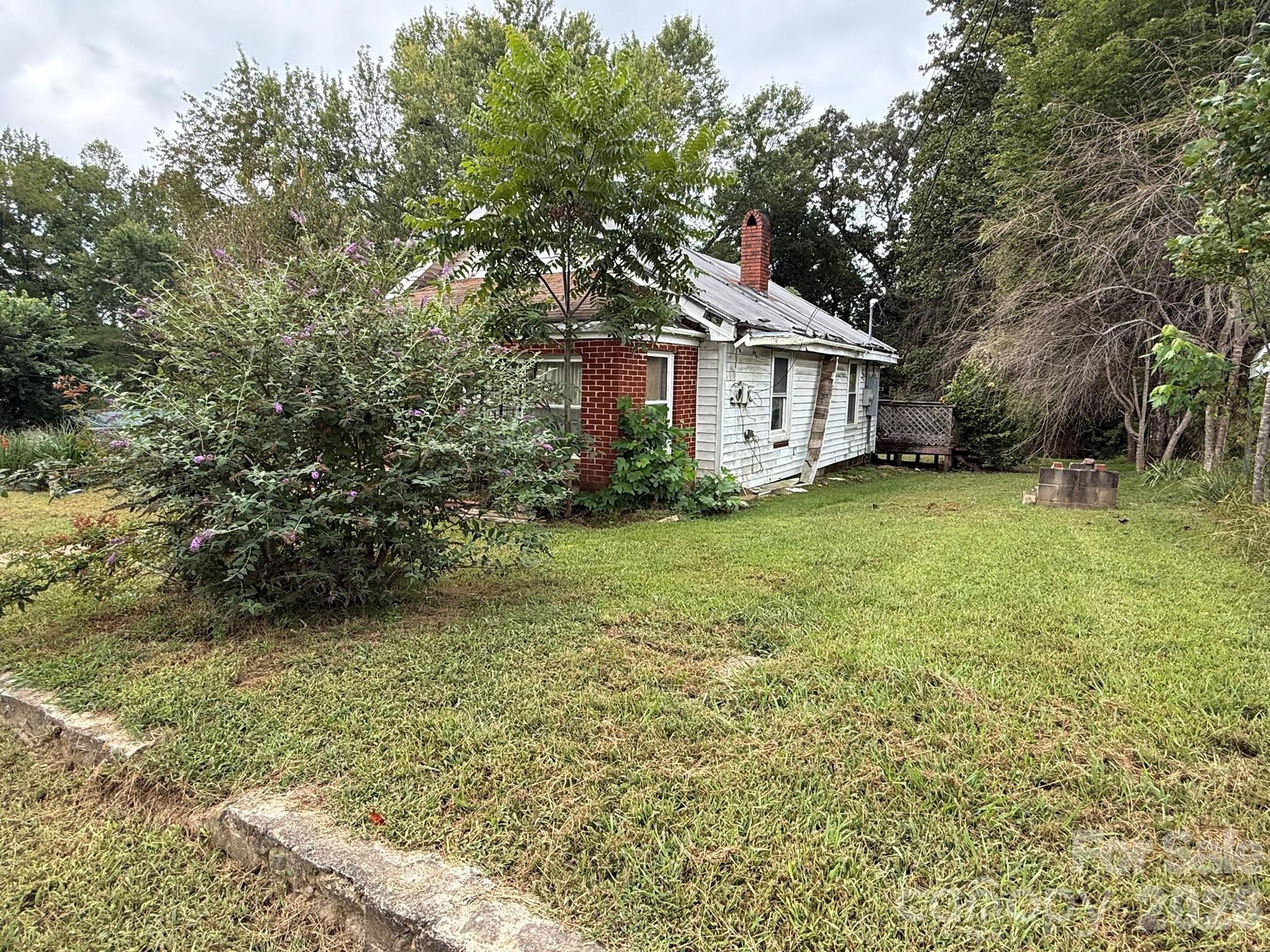 68 Morris Avenue Property Photo 4