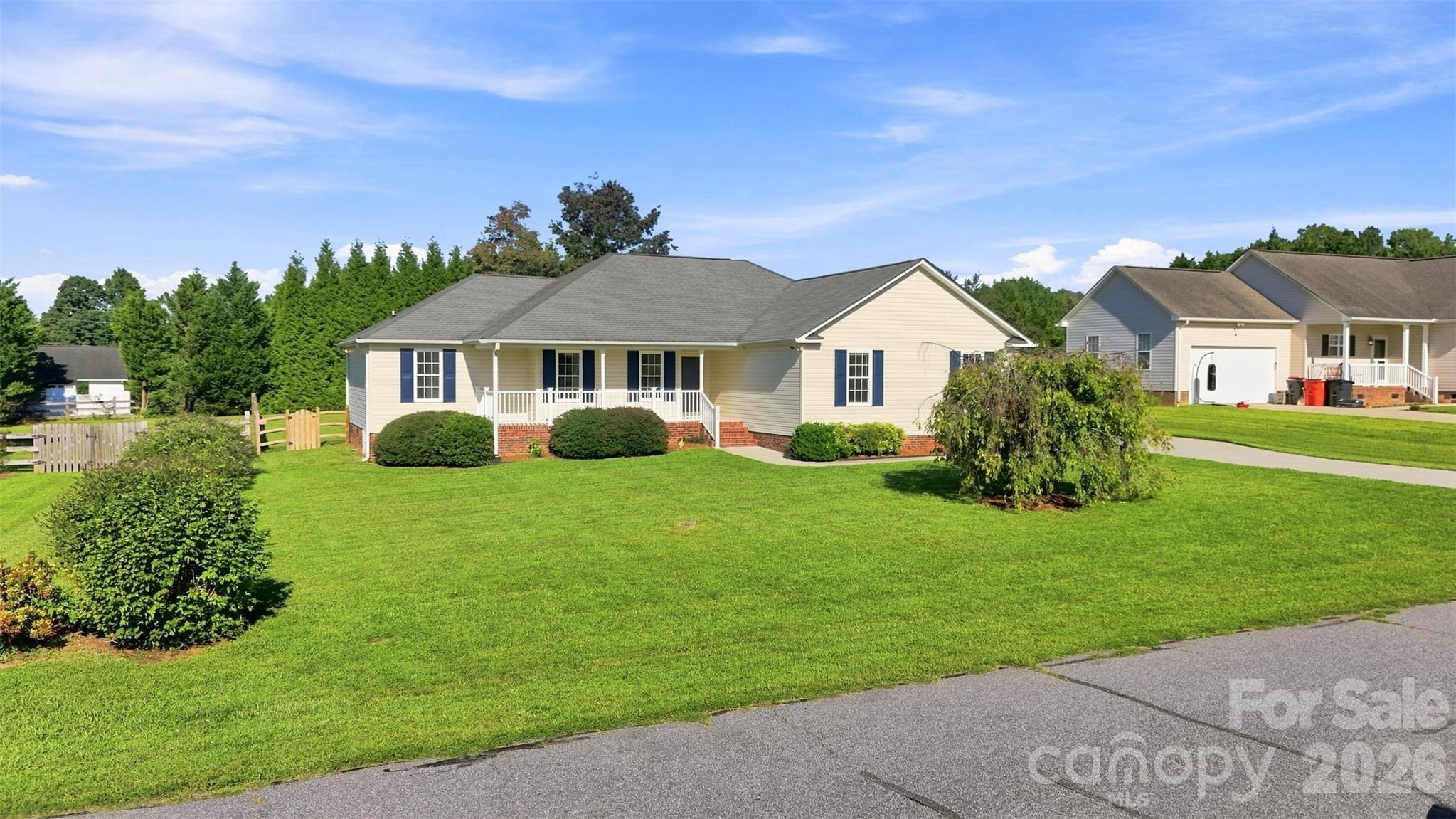 3707 Fieldhaven Court Property Photo 3