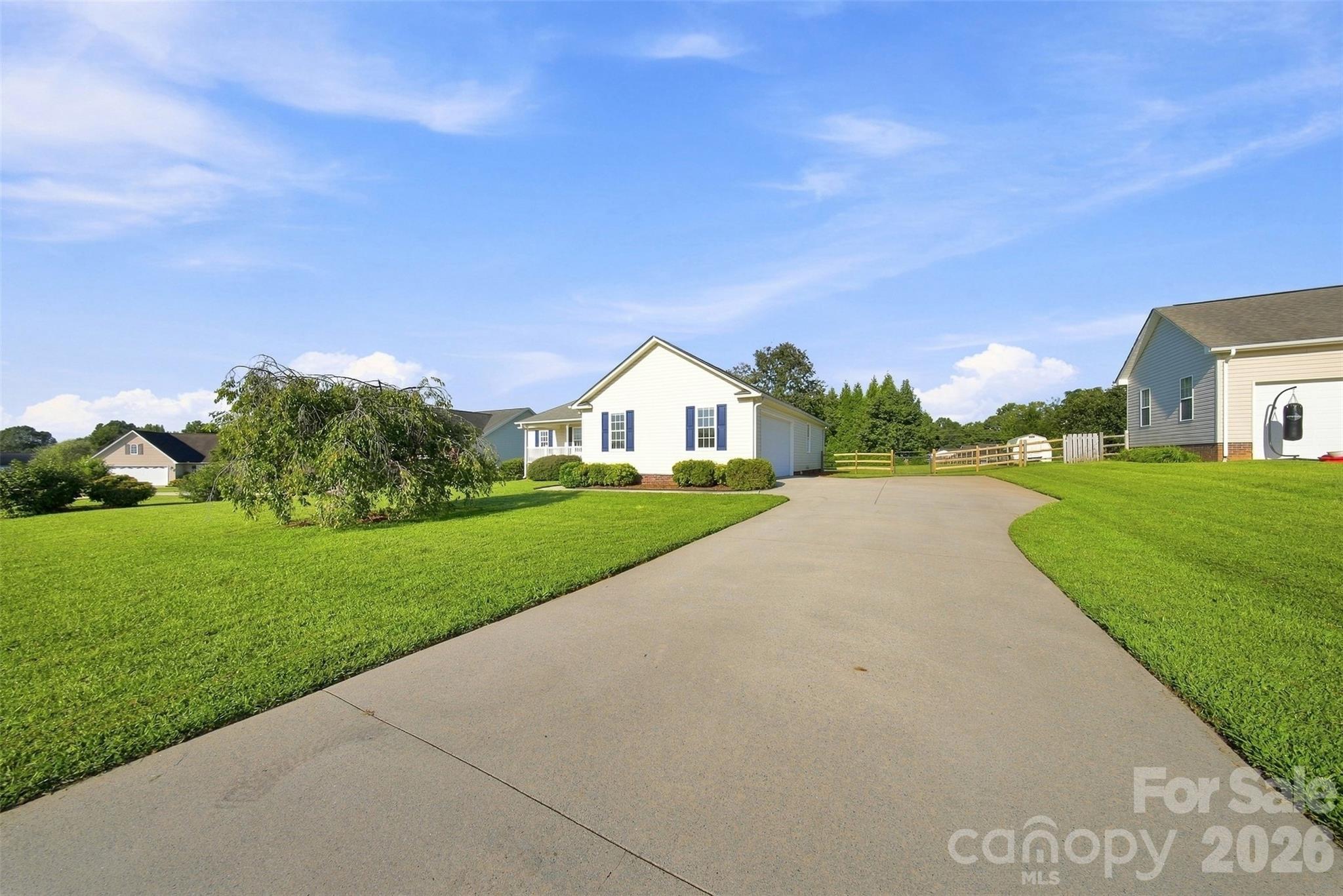 3707 Fieldhaven Court Property Photo 4