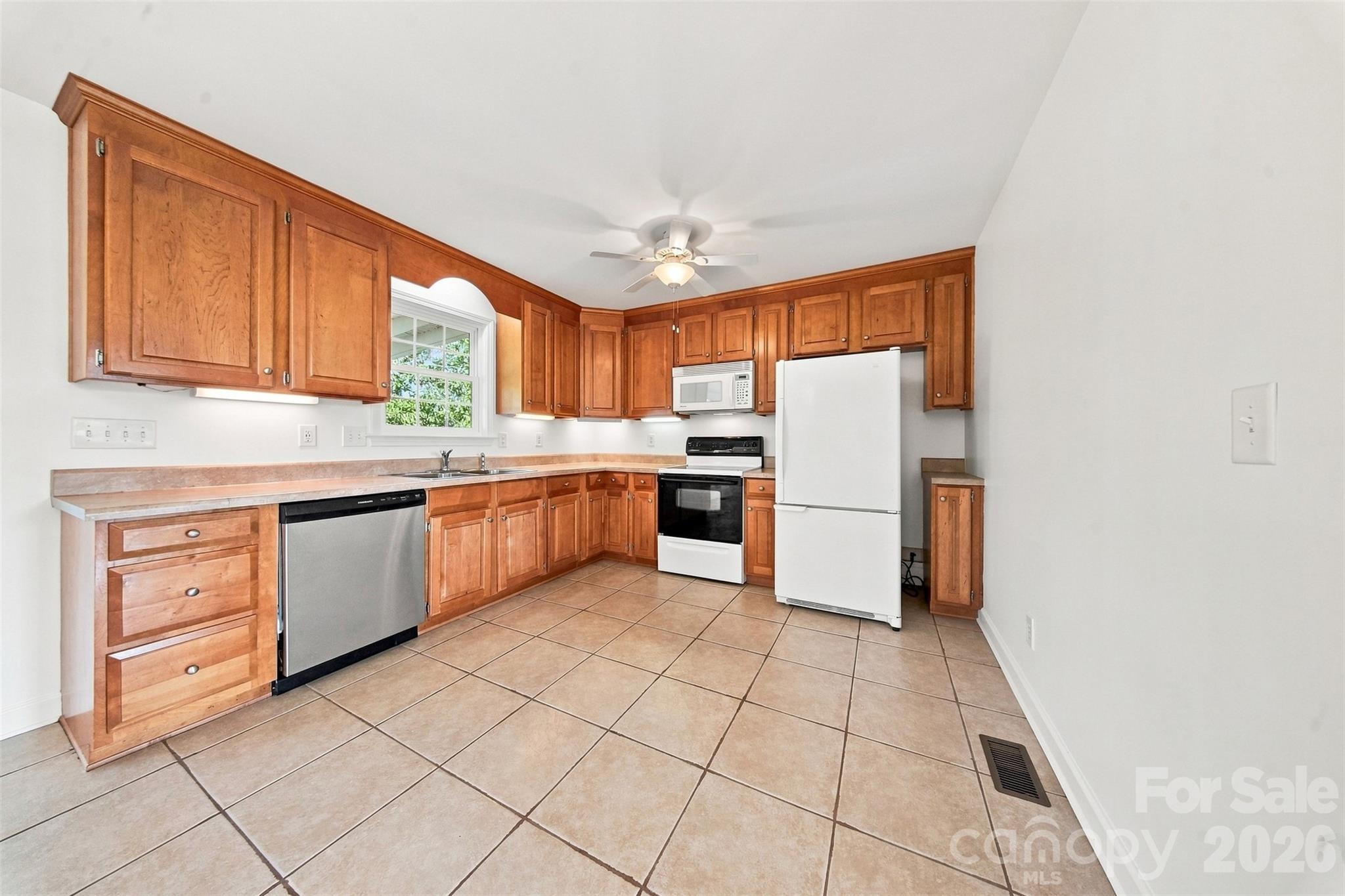 3707 Fieldhaven Court Property Photo 9