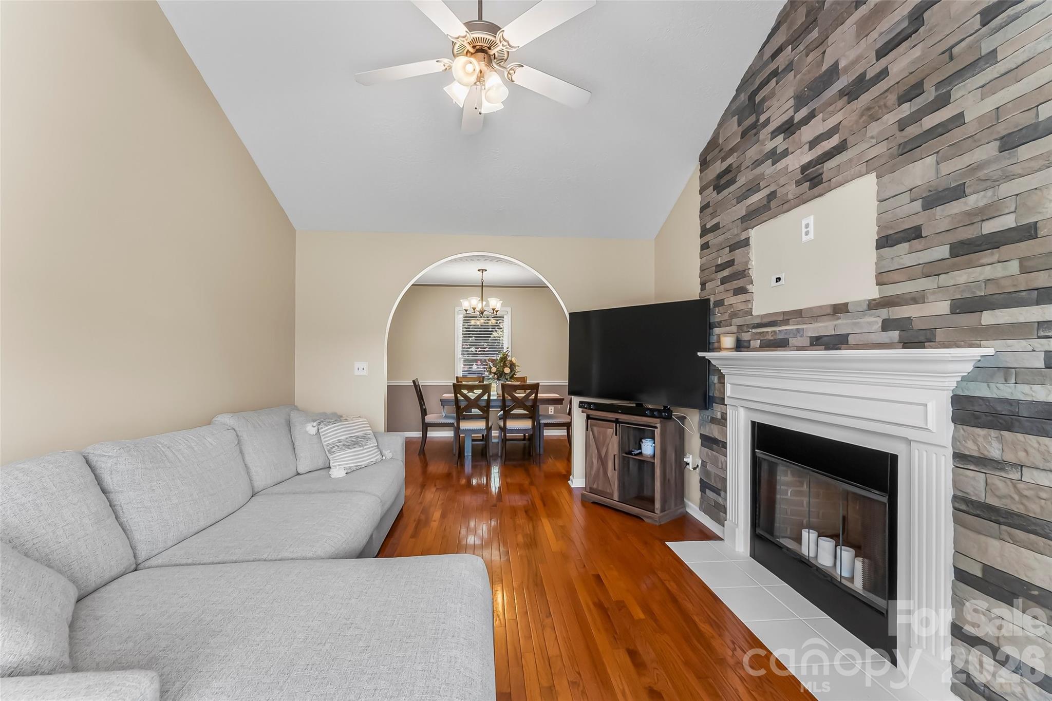 1688 Buffett Circle Property Photo 6