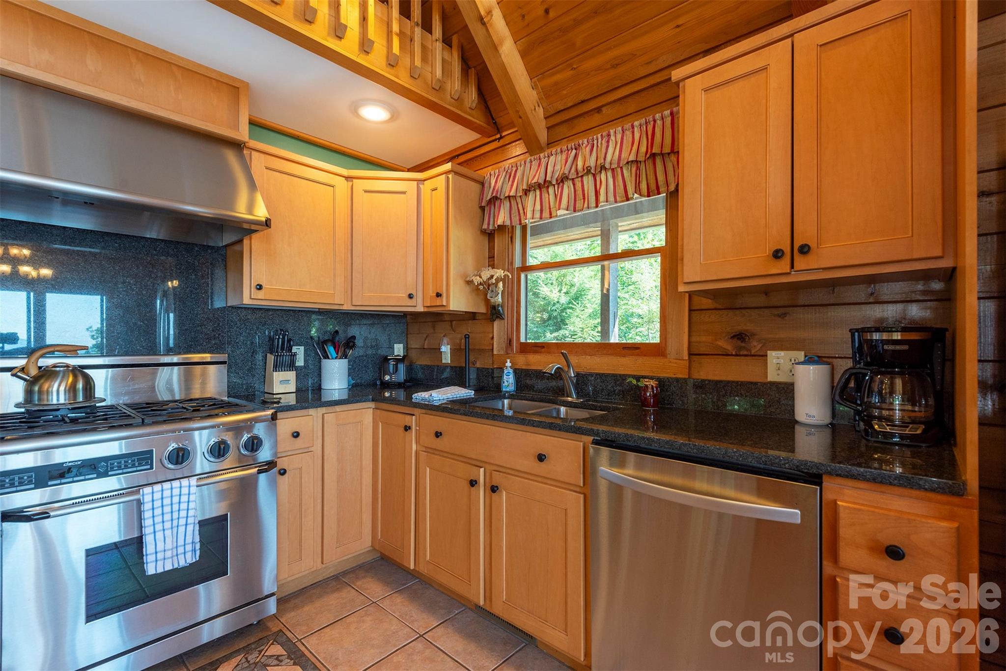 1242 Gateway Parkway Property Photo 13