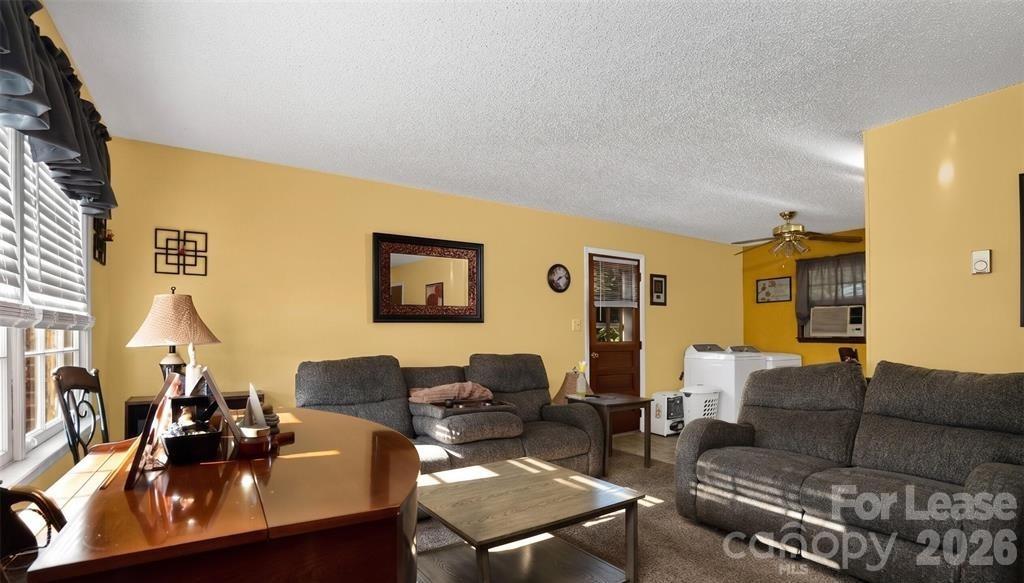 308 S Pine Street Property Photo 2