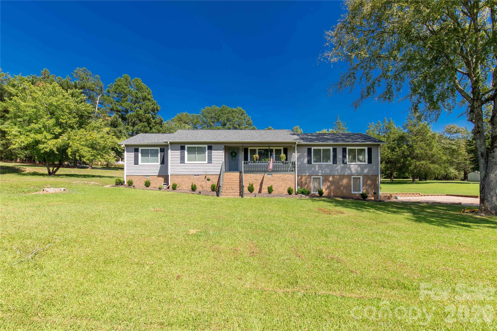 1009 Hollow Road Property Photo 1