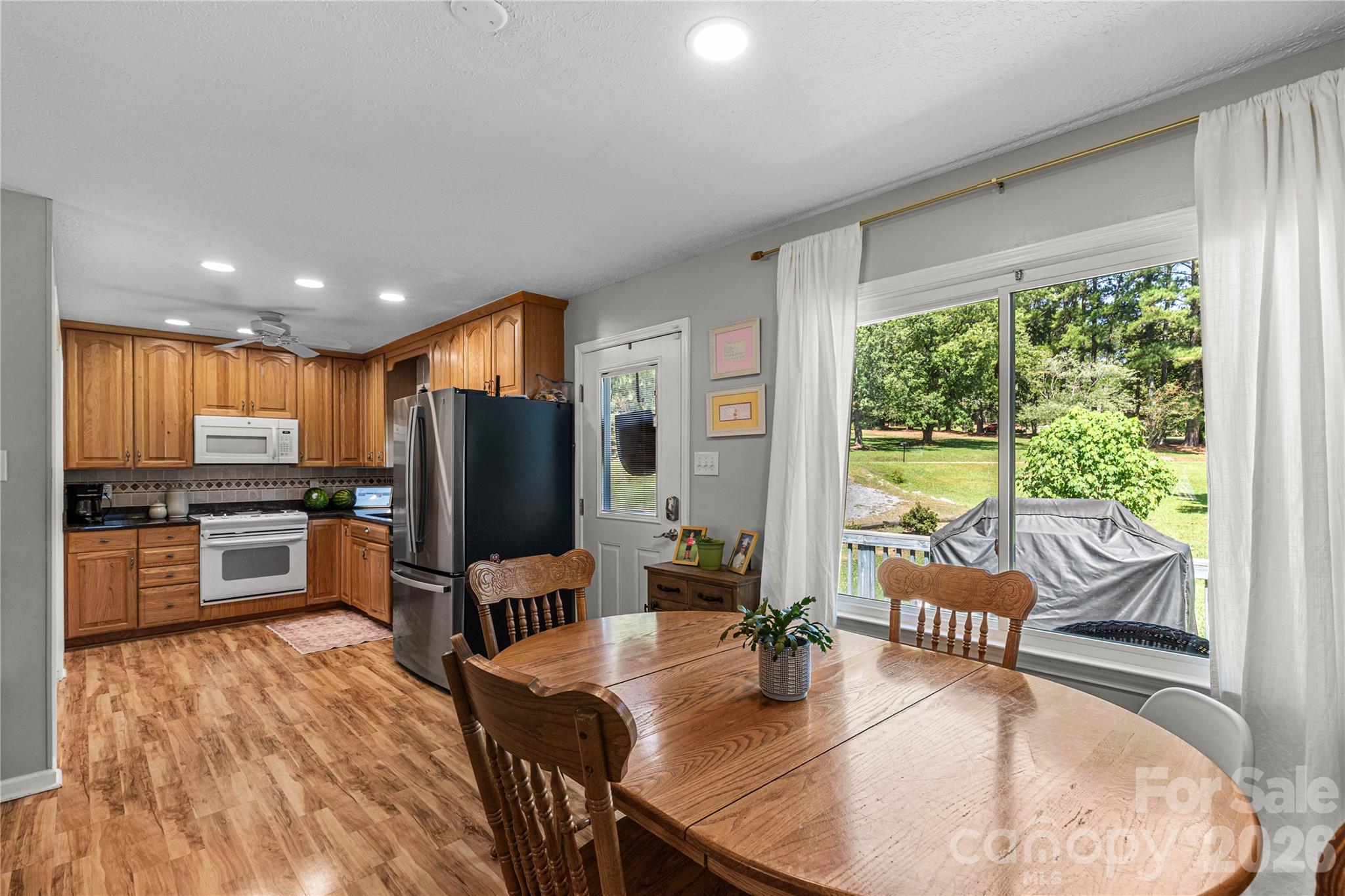 1009 Hollow Road Property Photo 6