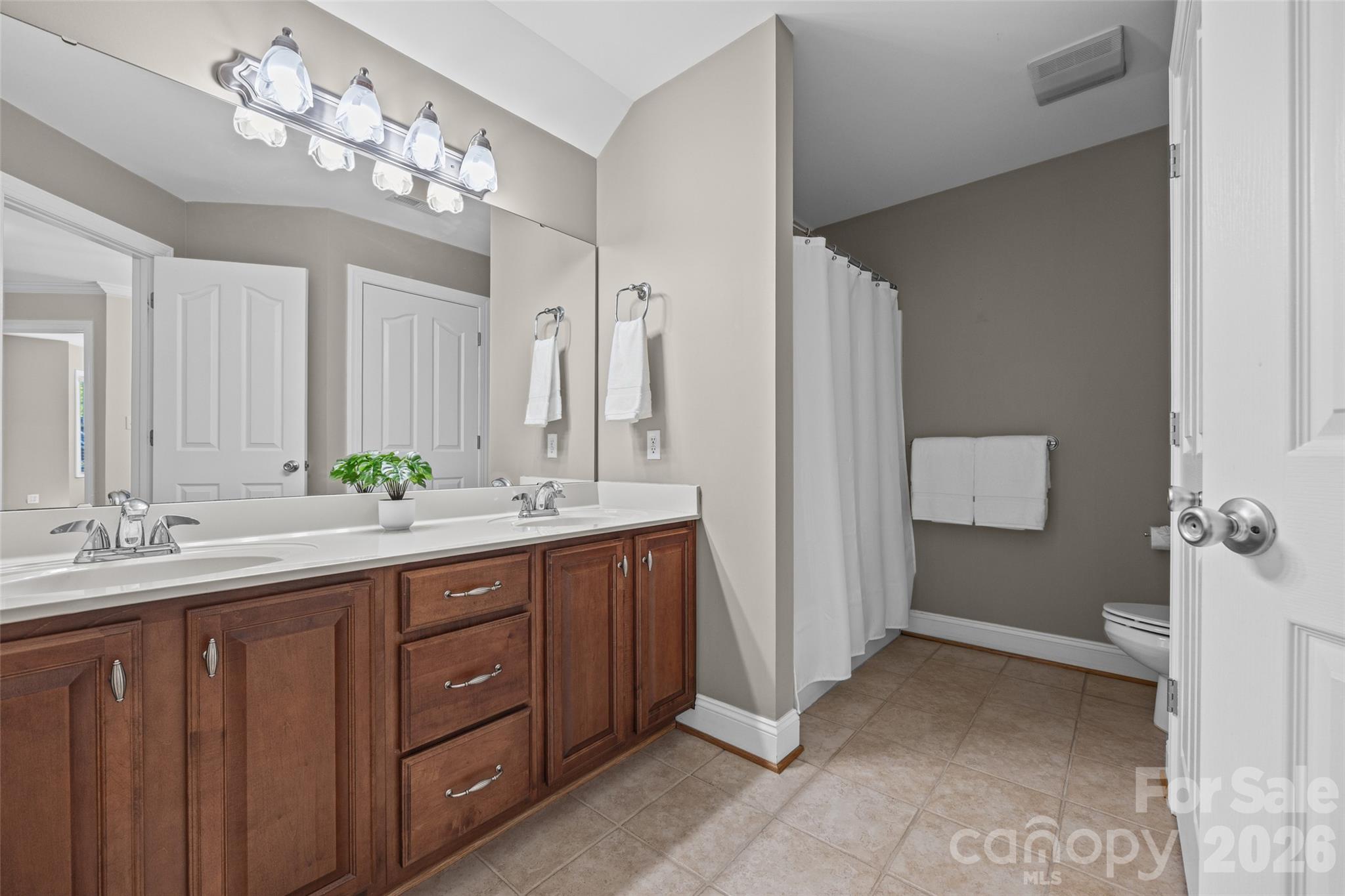 131 Summerfield Court Property Photo 24