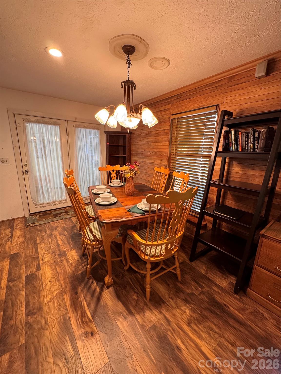 488 Hemlock Loop Property Photo 3