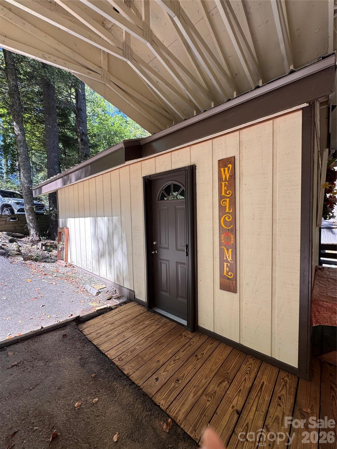 488 Hemlock Loop Property Photo 9