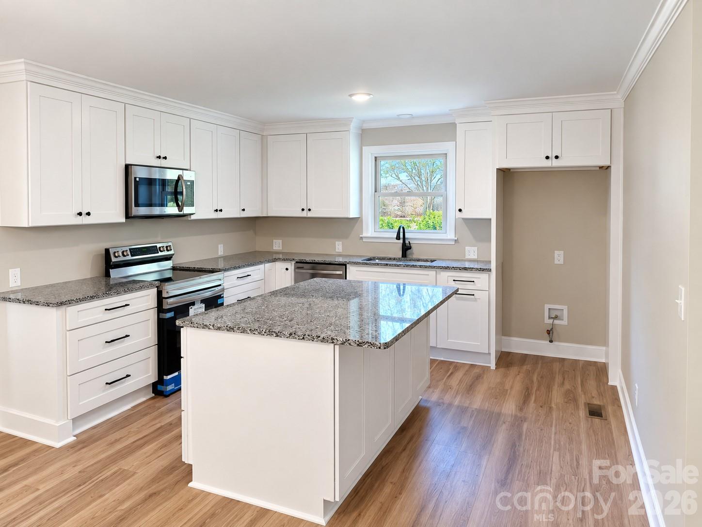 506 Elm Street Property Photo 10