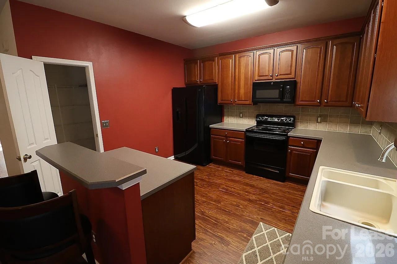 10979 Princeton Village Drive Property Photo 9