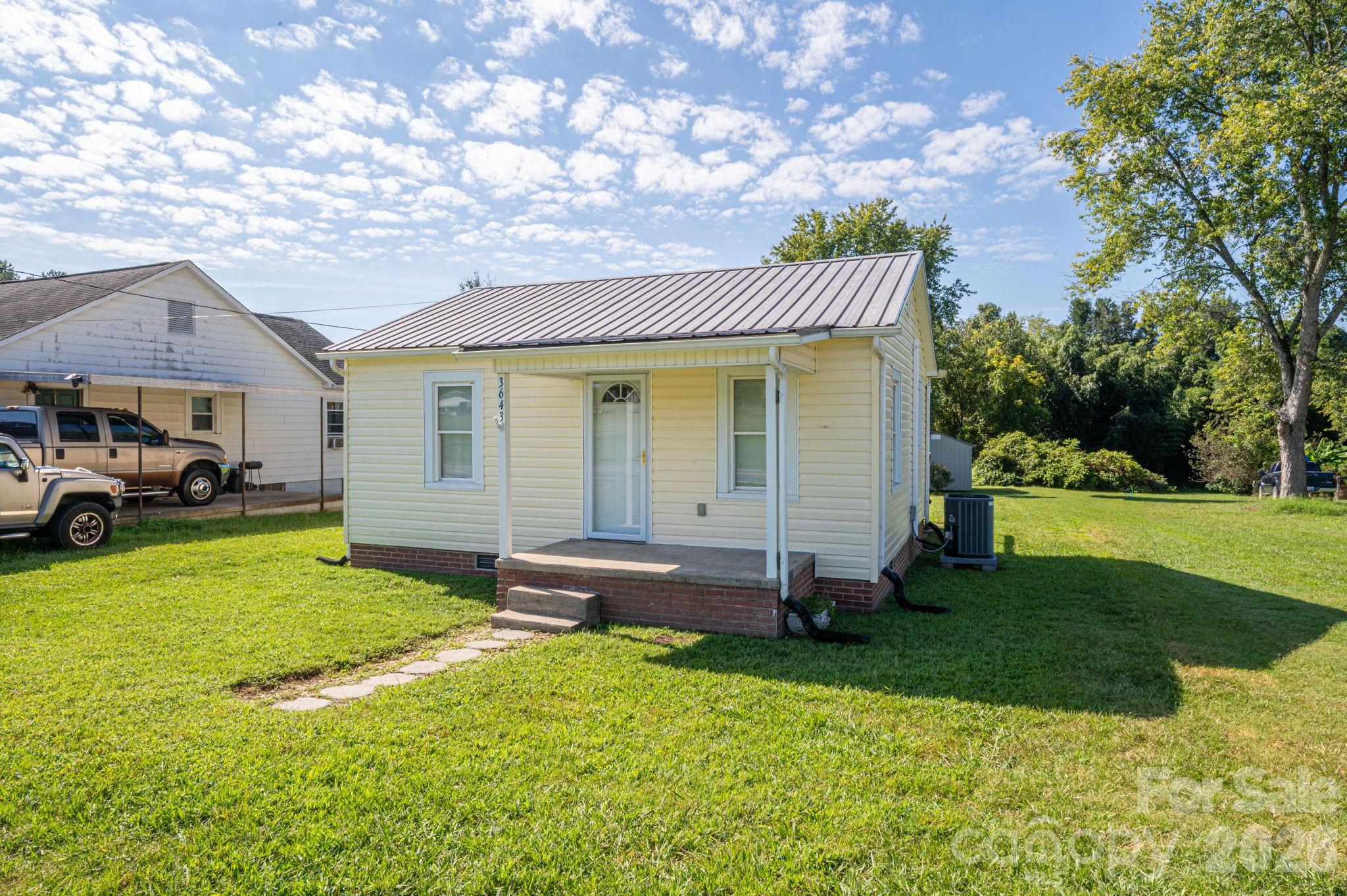 3643 Icard Rhodhiss Road Property Photo 2