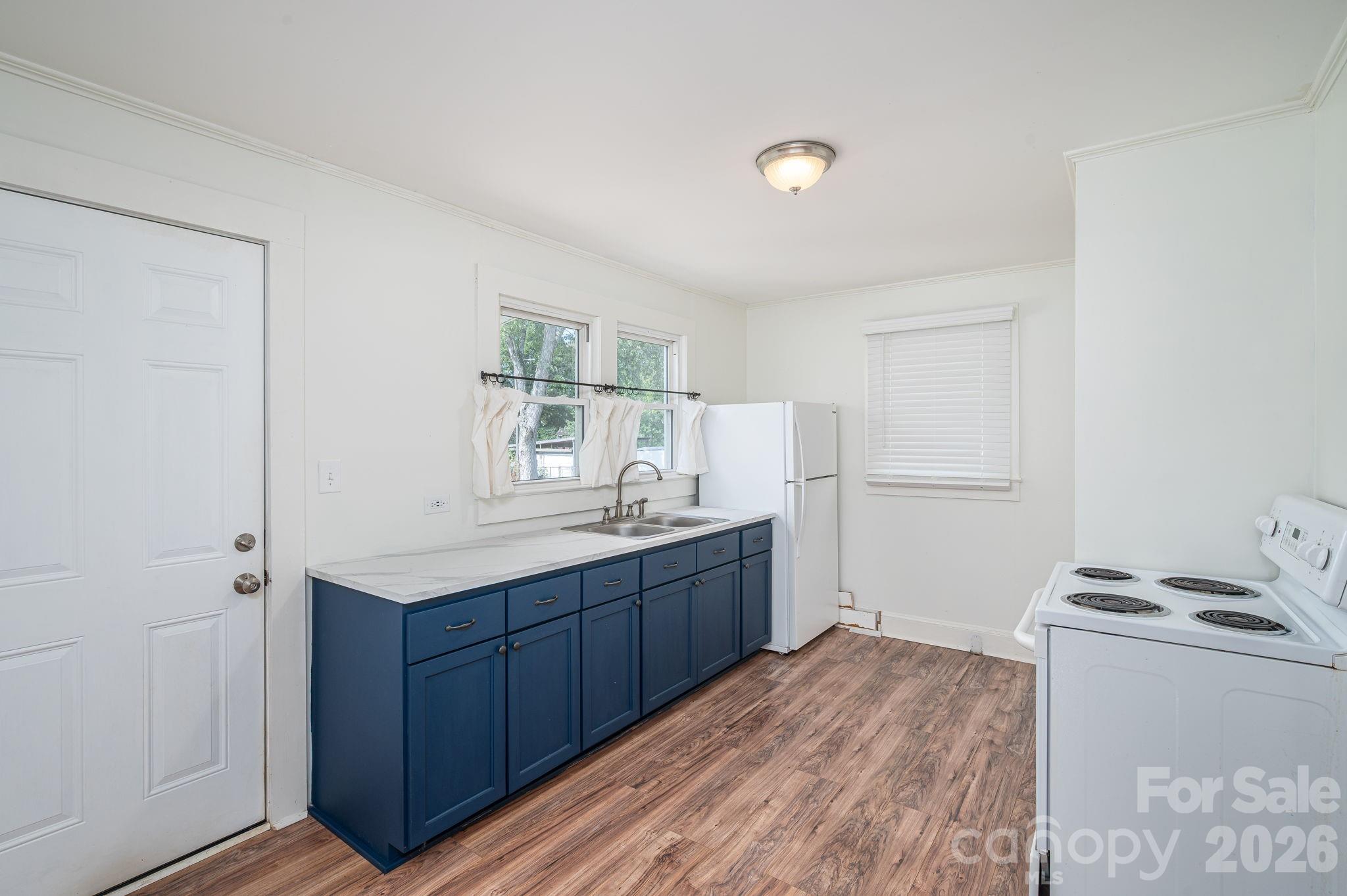 3643 Icard Rhodhiss Road Property Photo 6