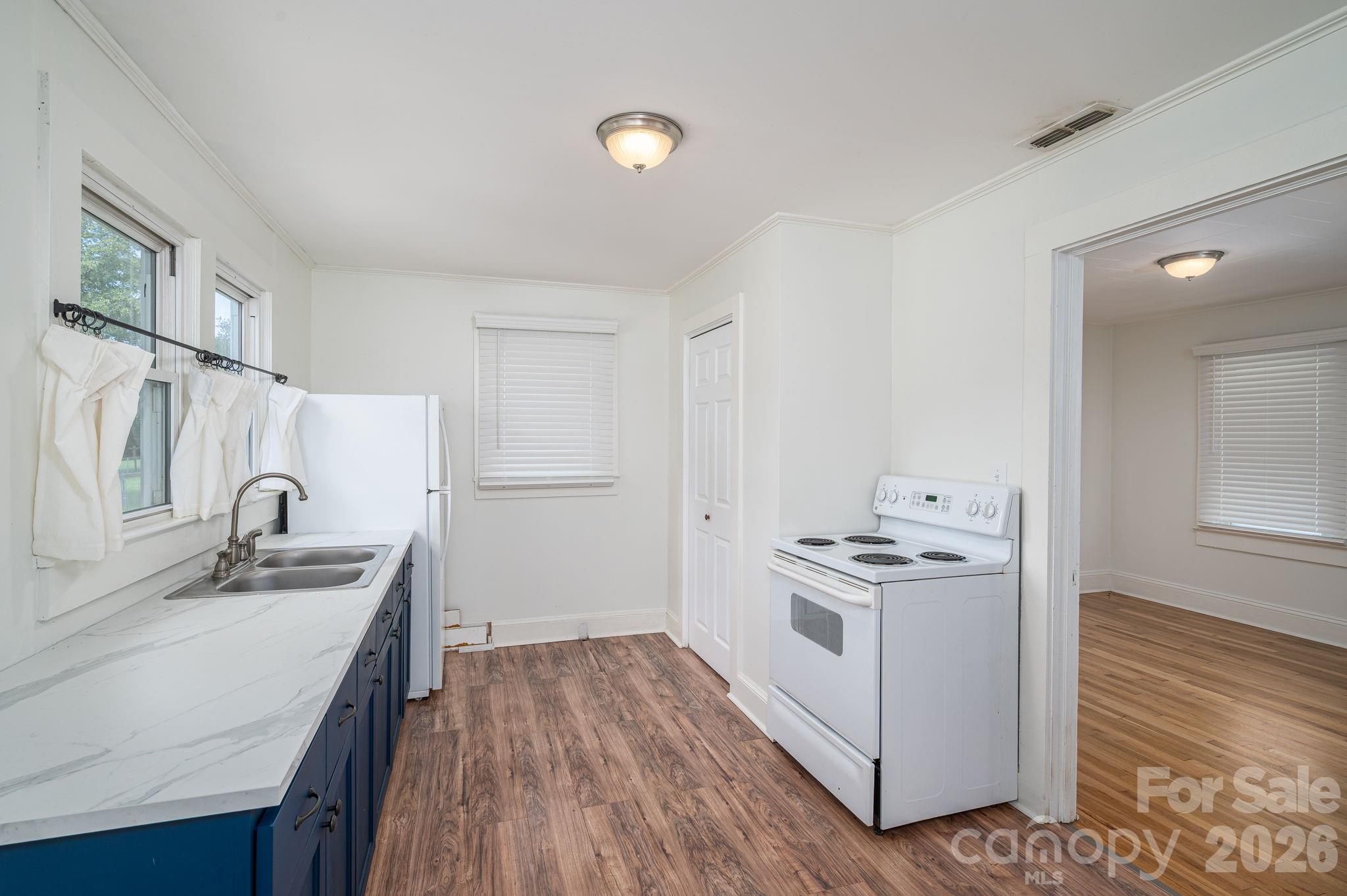 3643 Icard Rhodhiss Road Property Photo 7