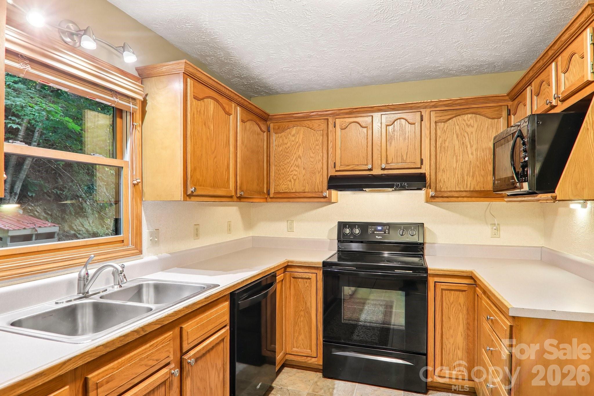 36 Nicholas Lane Property Photo 17
