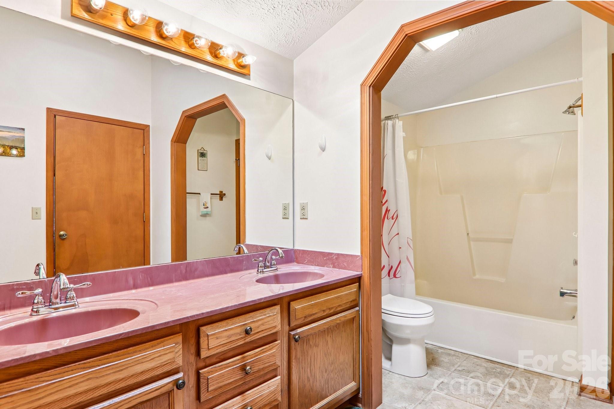 36 Nicholas Lane Property Photo 31