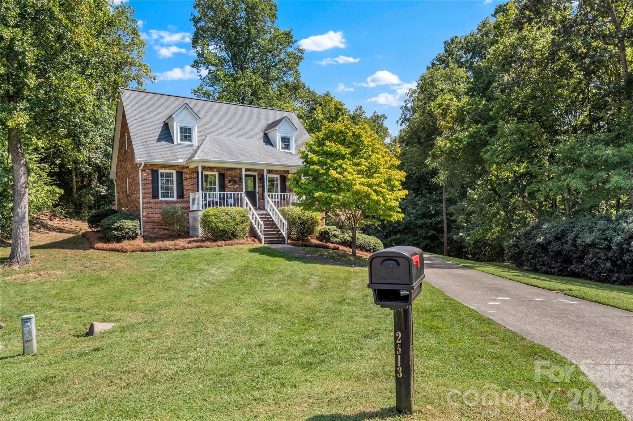 2513 Newington Court Property Photo 1