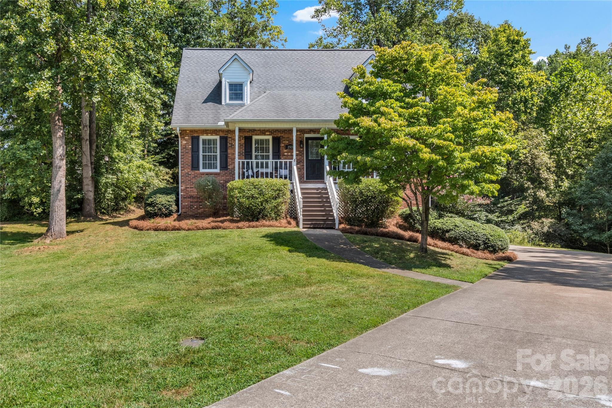 2513 Newington Court Property Photo 2